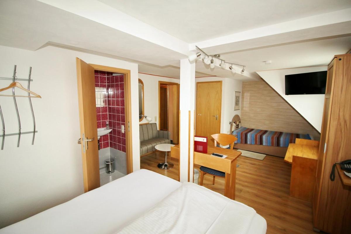 Triple Room with Shower - Photo 2