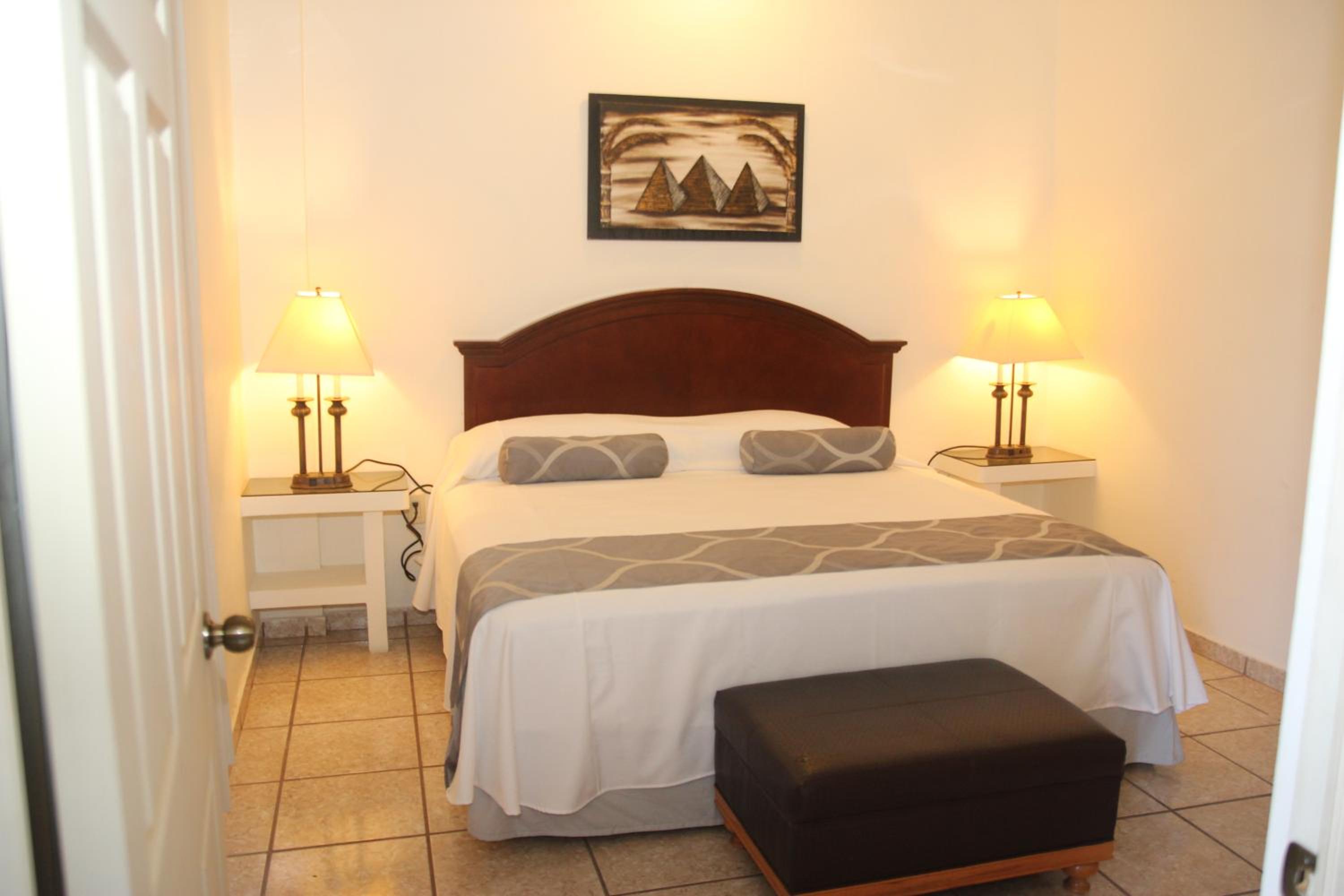 Suite 1 (6 Pax)