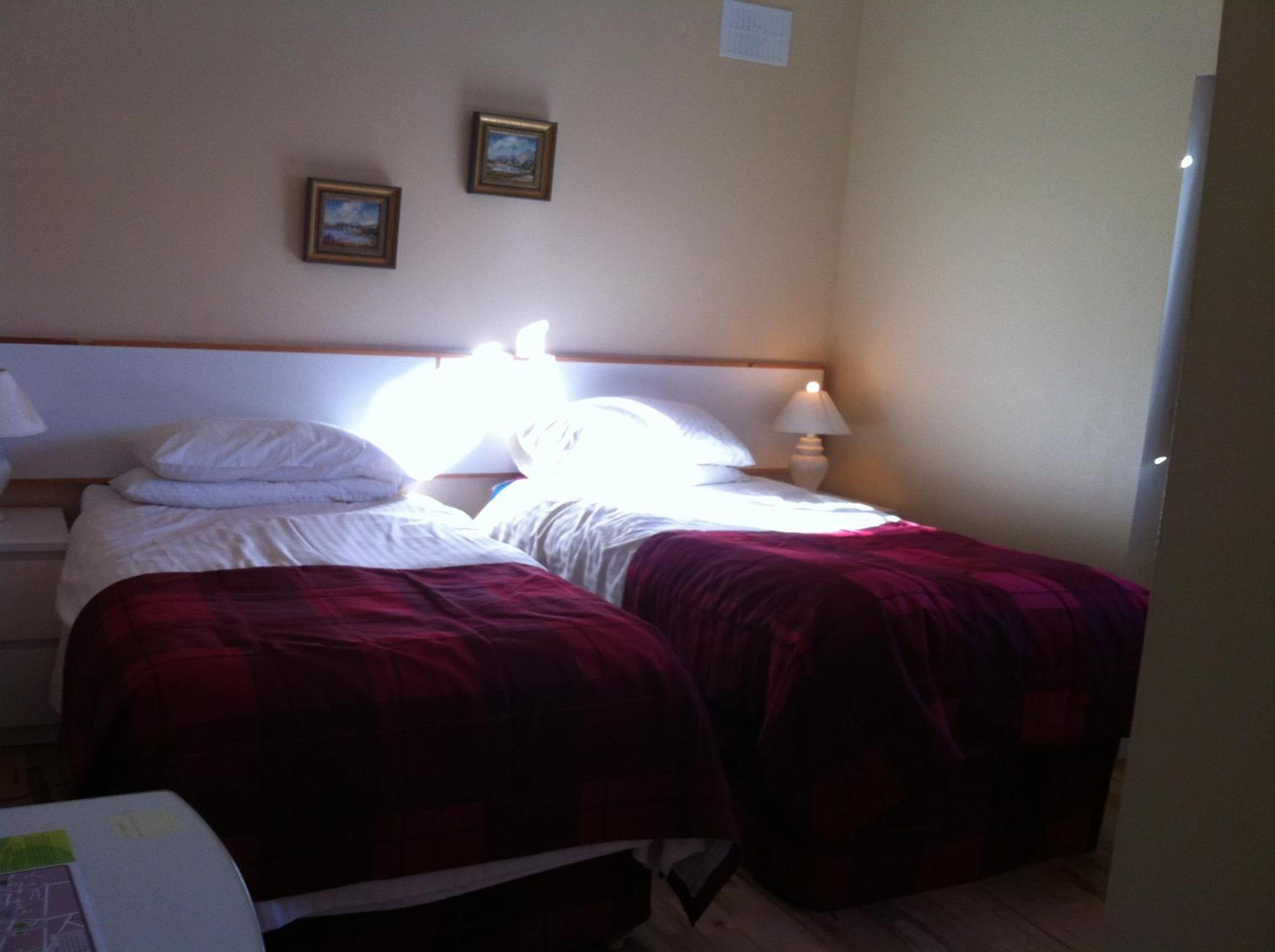 Twin Room with Bathroom photo 1