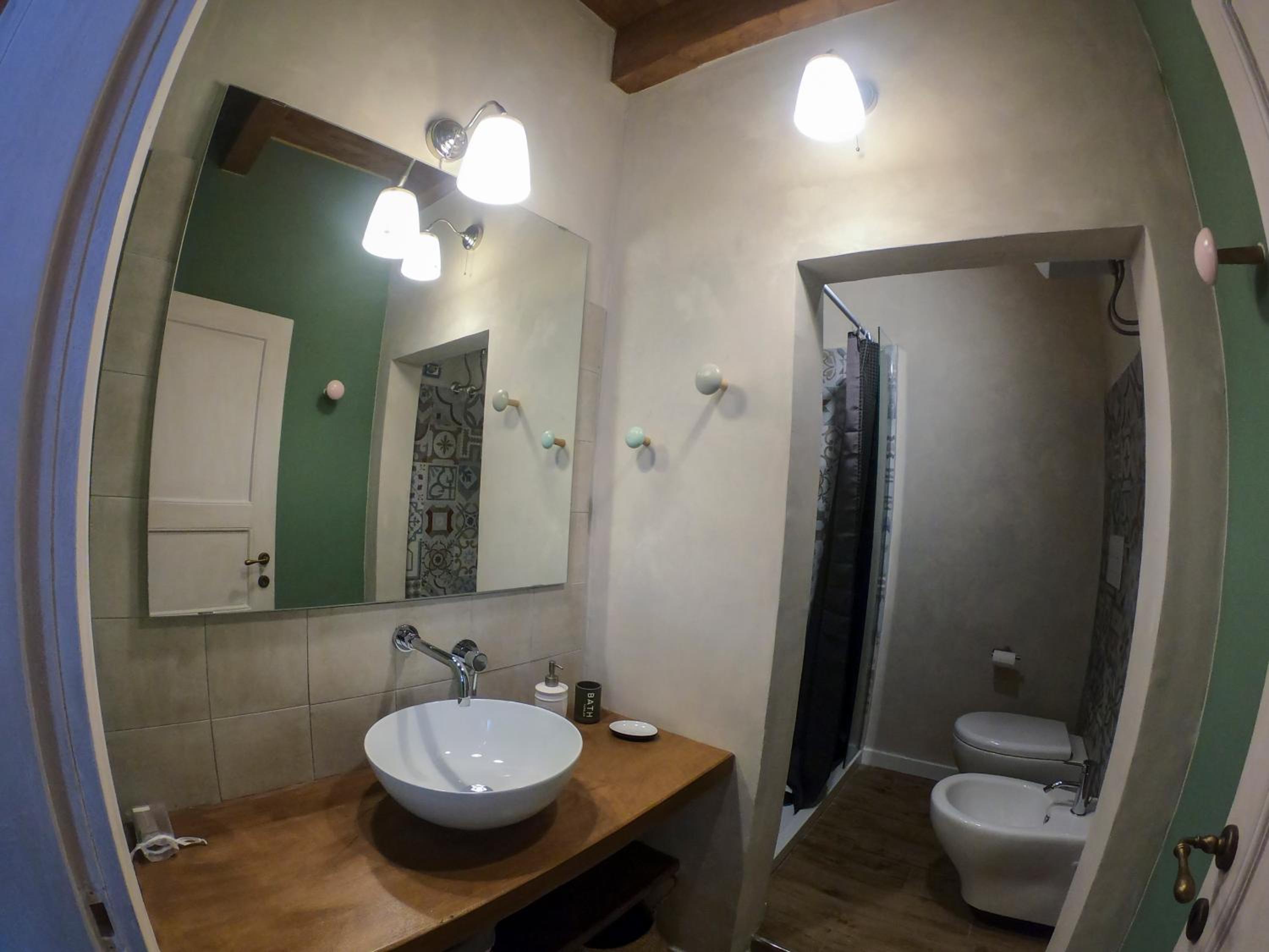 Deluxe Room (2 Adults + 1 Child) - Photo 5