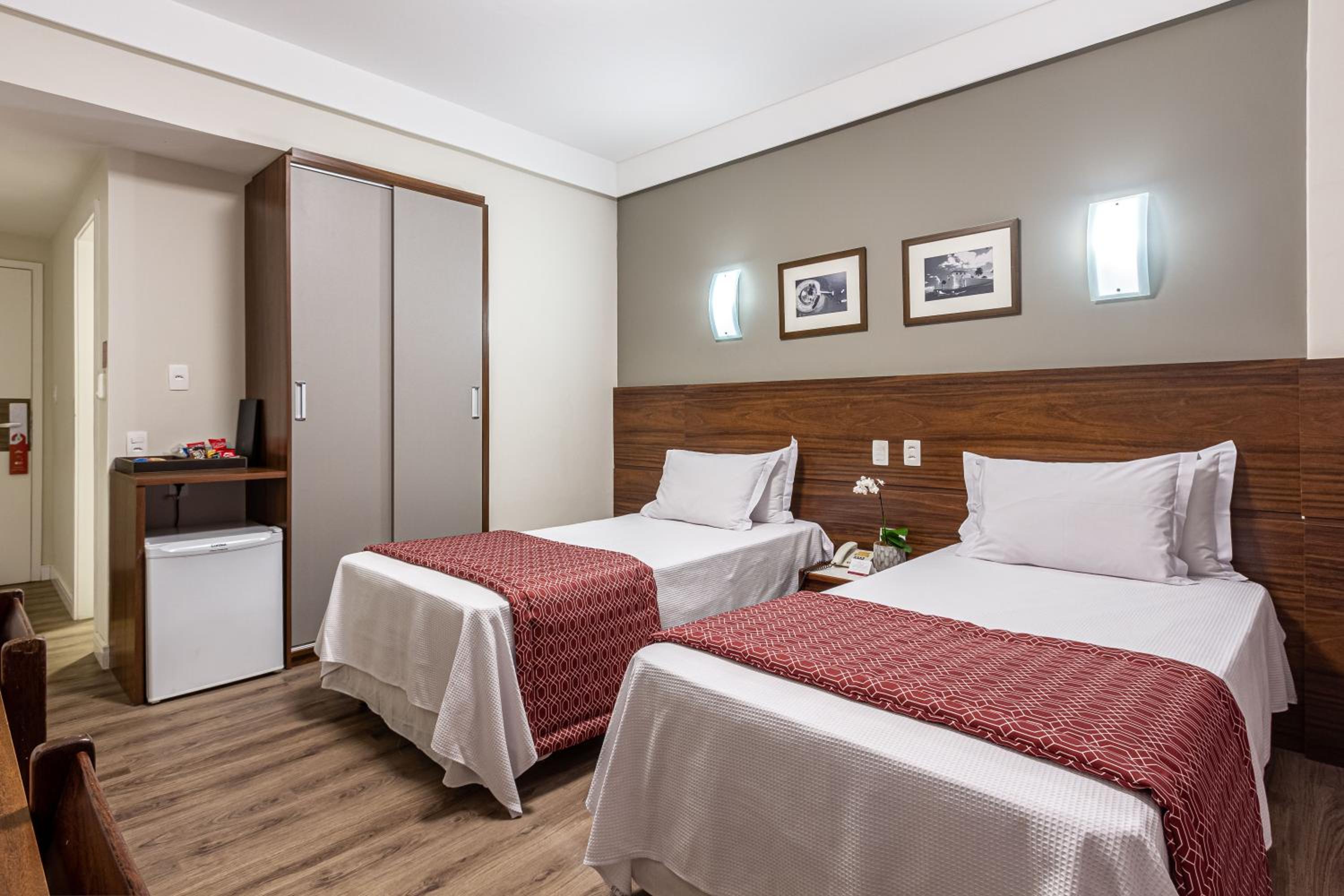 Twin Room - Photo 2
