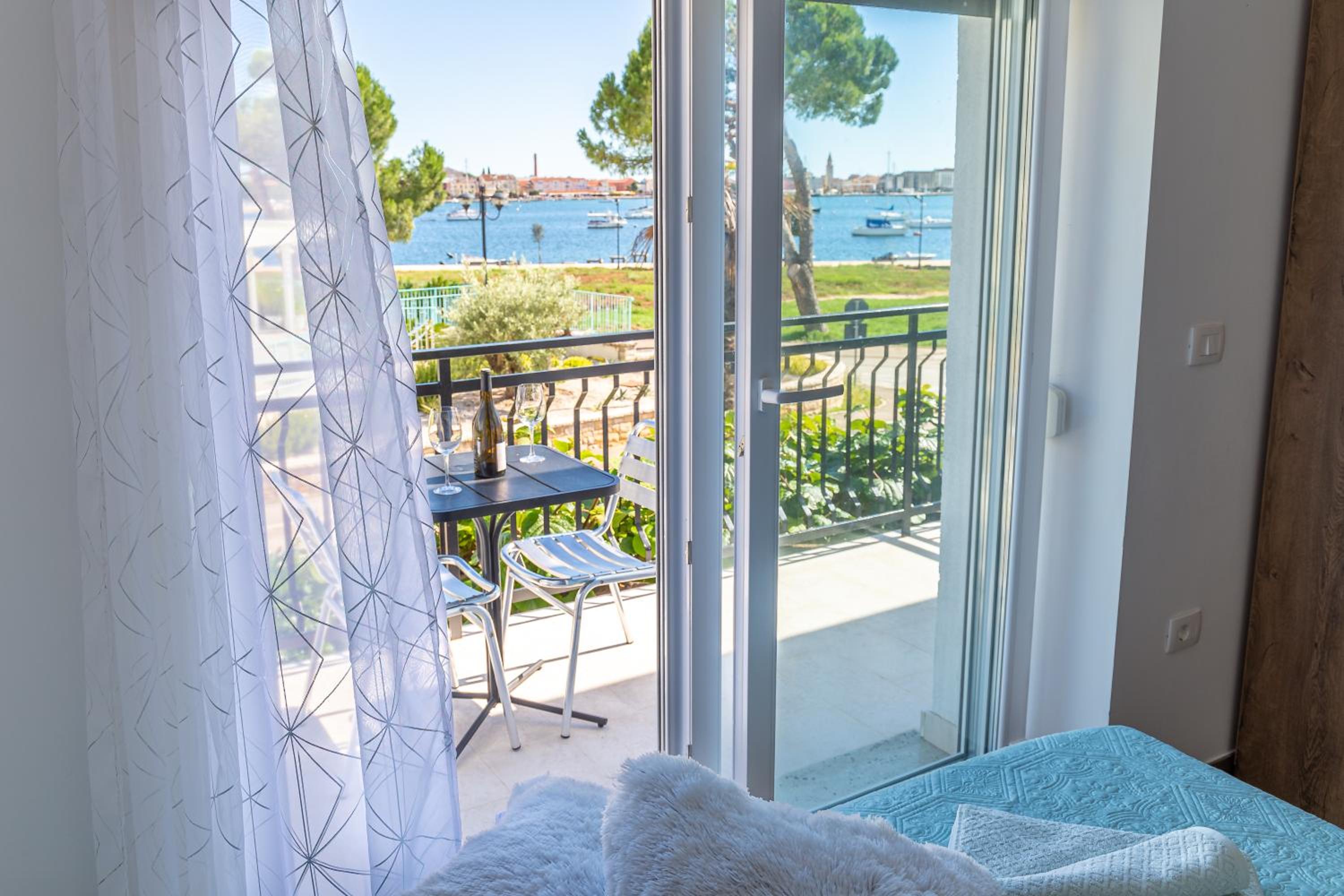 Deluxe Twin Room with Sea View photo 2