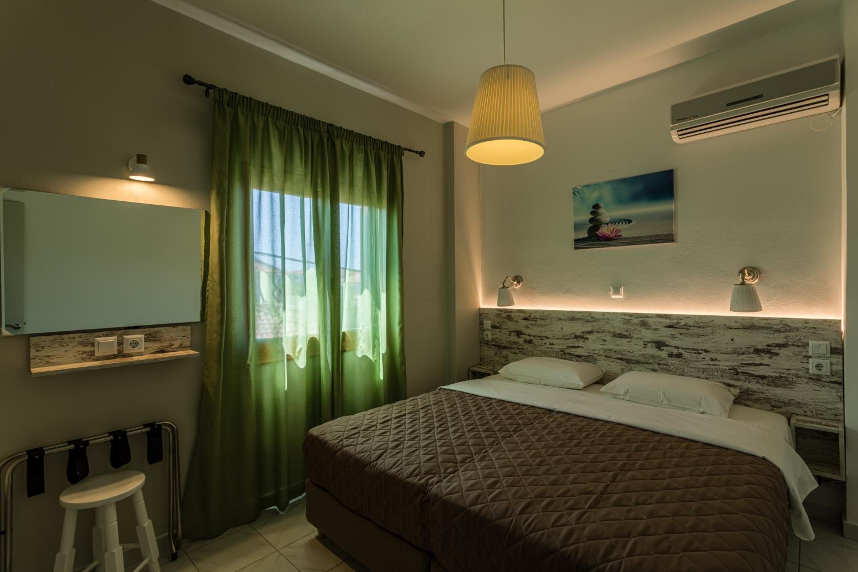 One-Bedroom Apartment - Photo 1