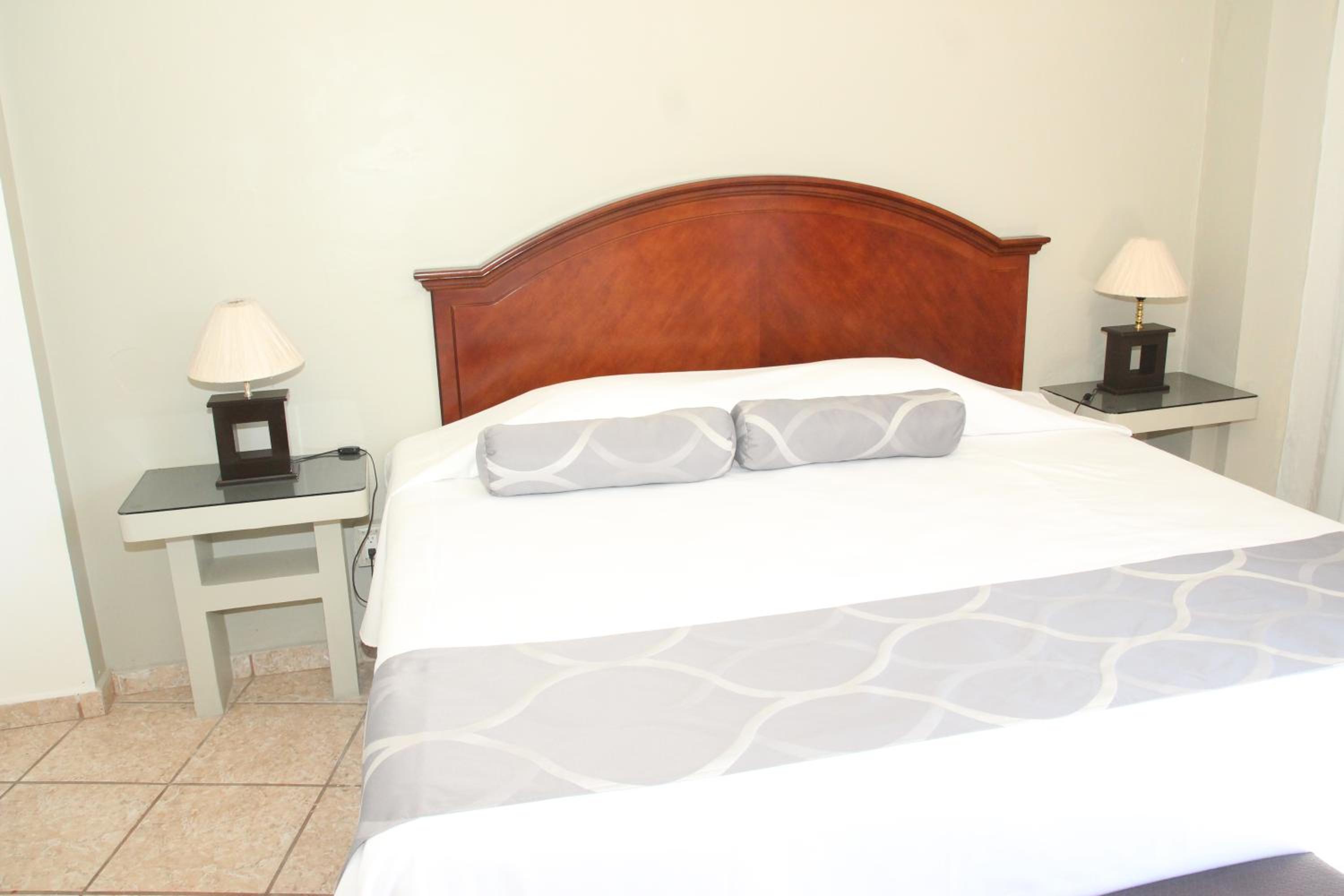 Suite 2 (7 Pax)