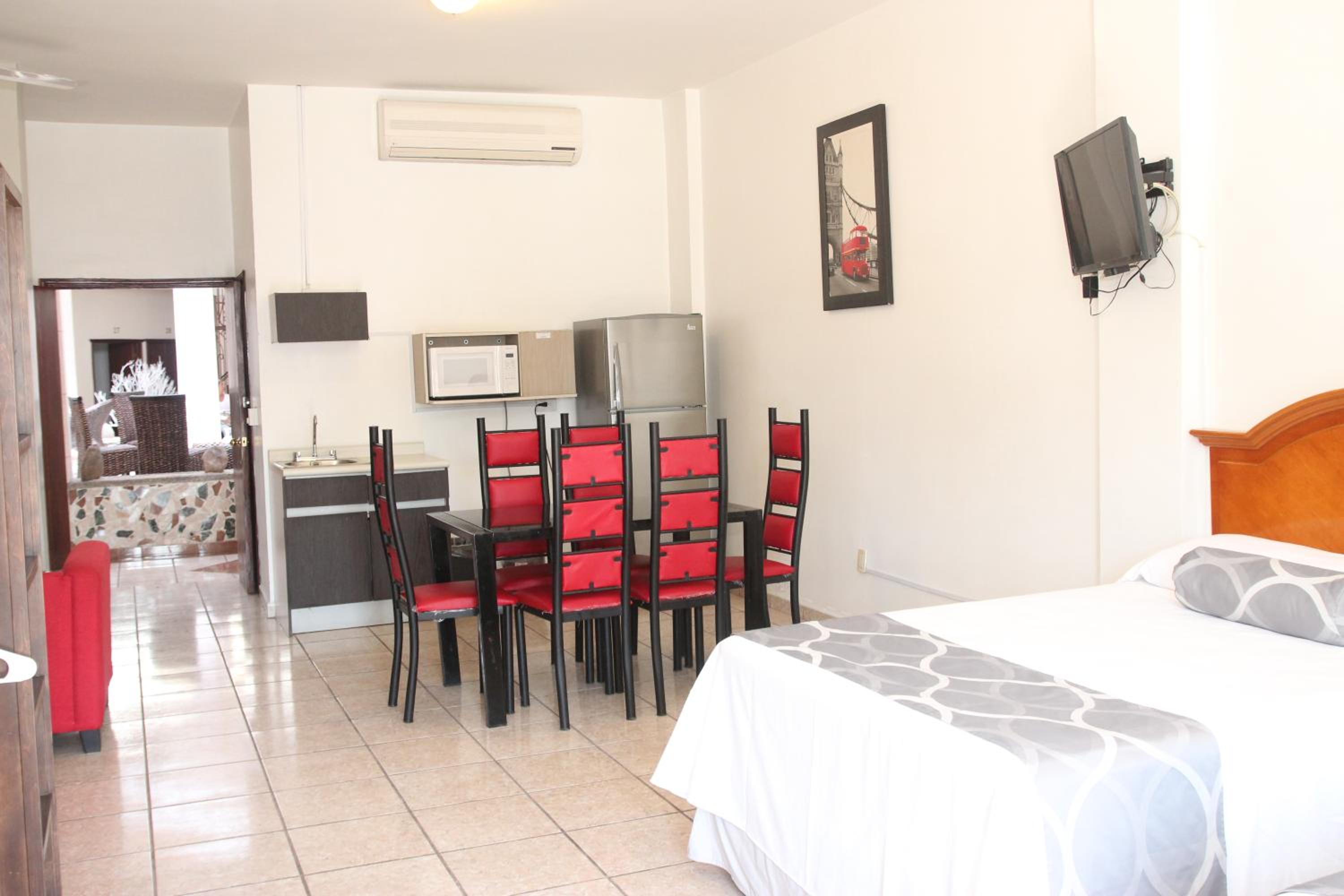 Suite 3 (8 Pax)