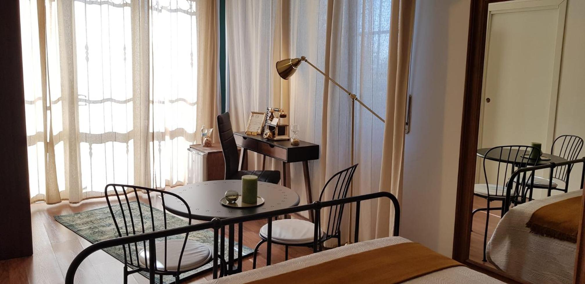 Double Room with Balcony - Photo 2