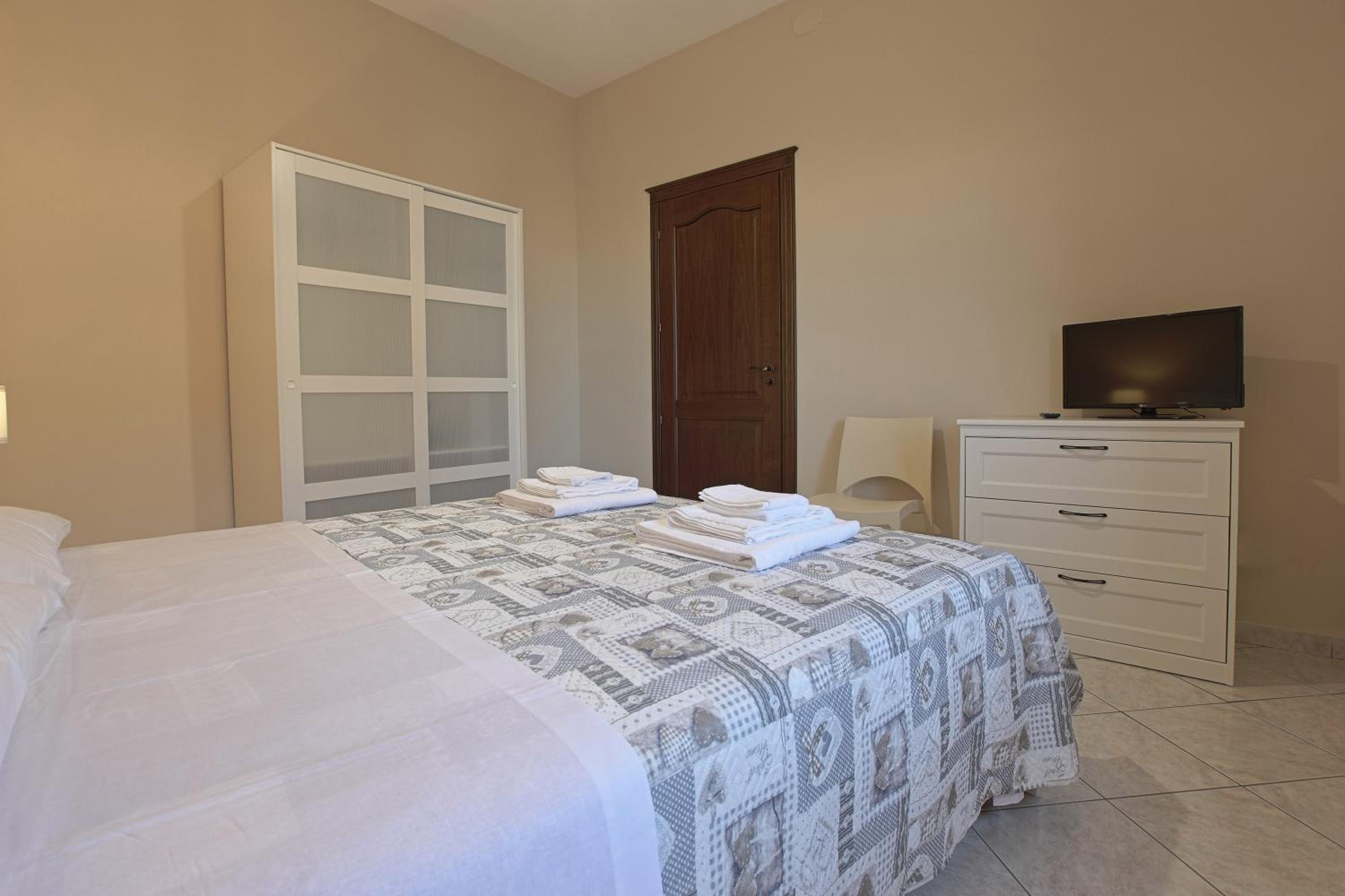Two-Bedroom Apartment - Photo 8