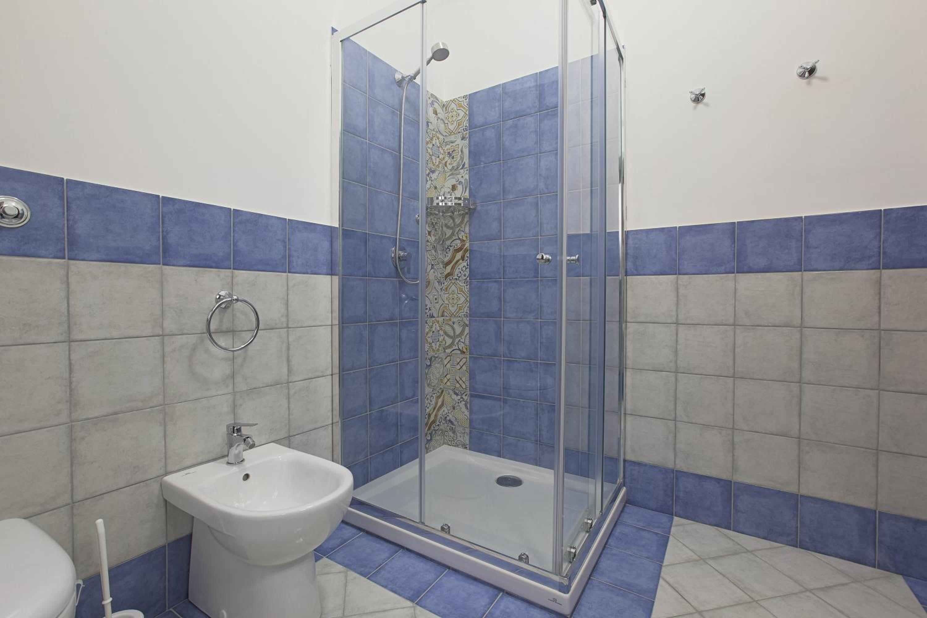 Two-Bedroom Apartment - Photo 2