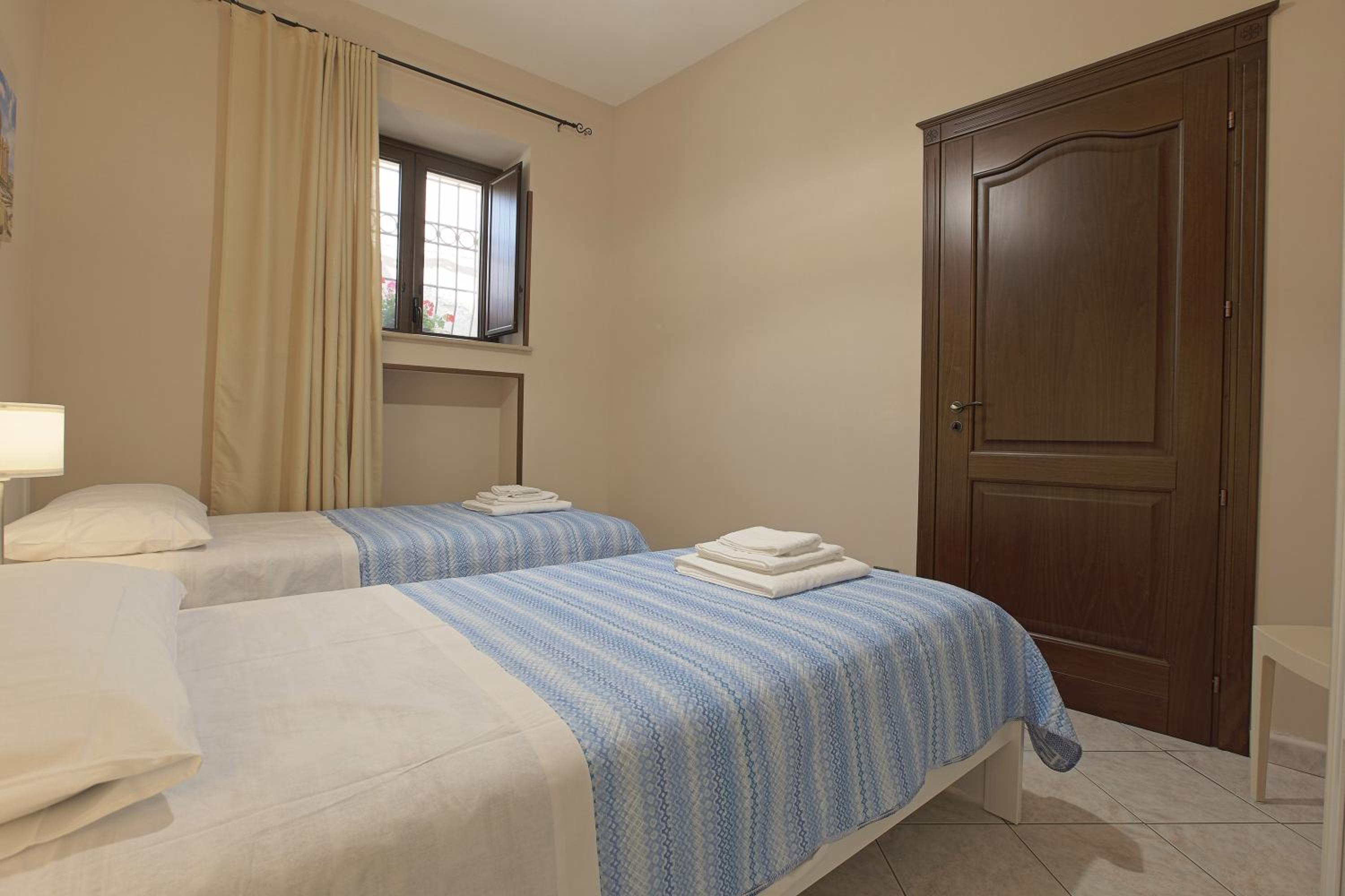 Two-Bedroom Apartment - Photo 10