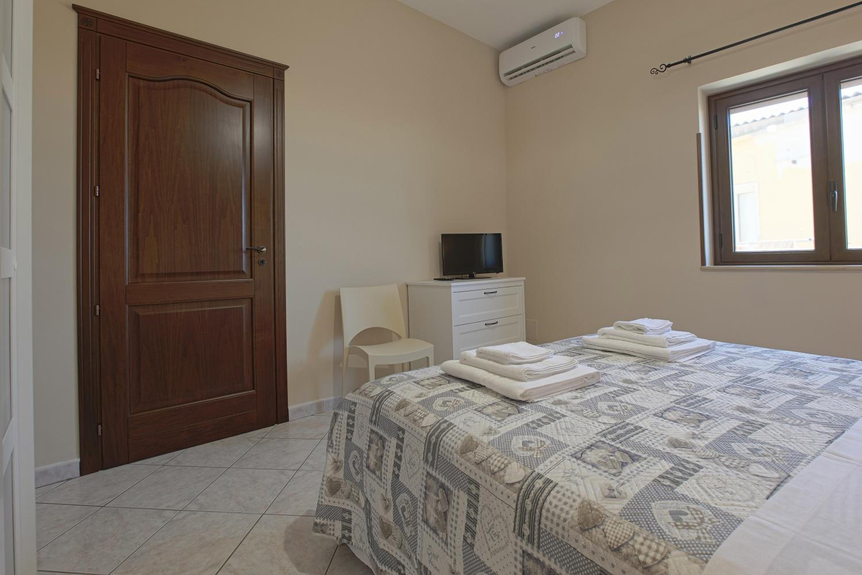 Two-Bedroom Apartment - Photo 36