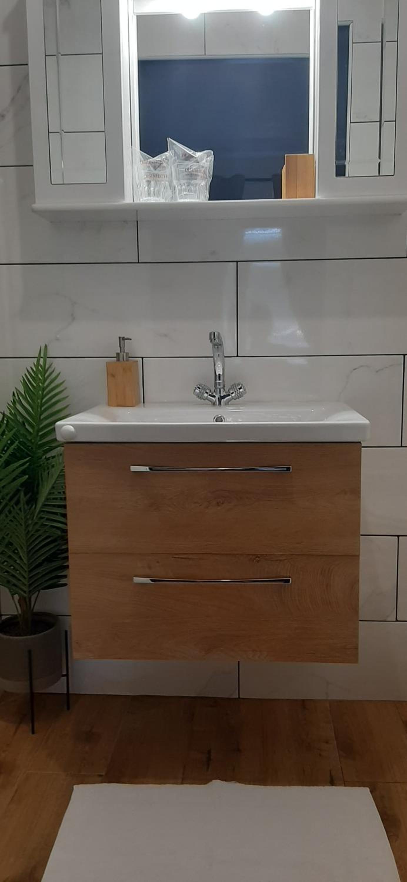 Double or Twin Room with Private Bathroom - Photo 3