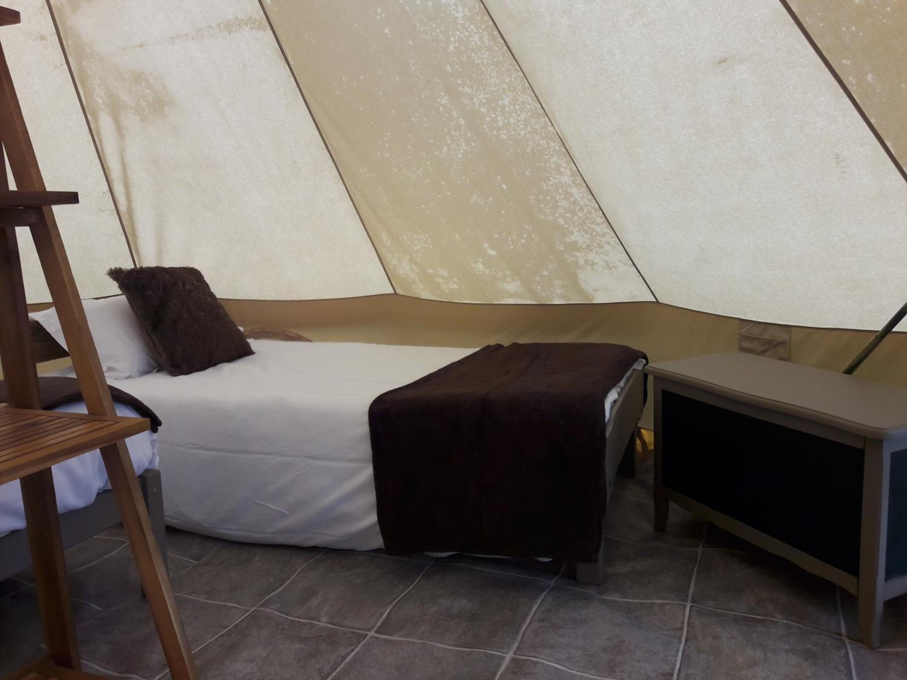 Tent 5 photo 3