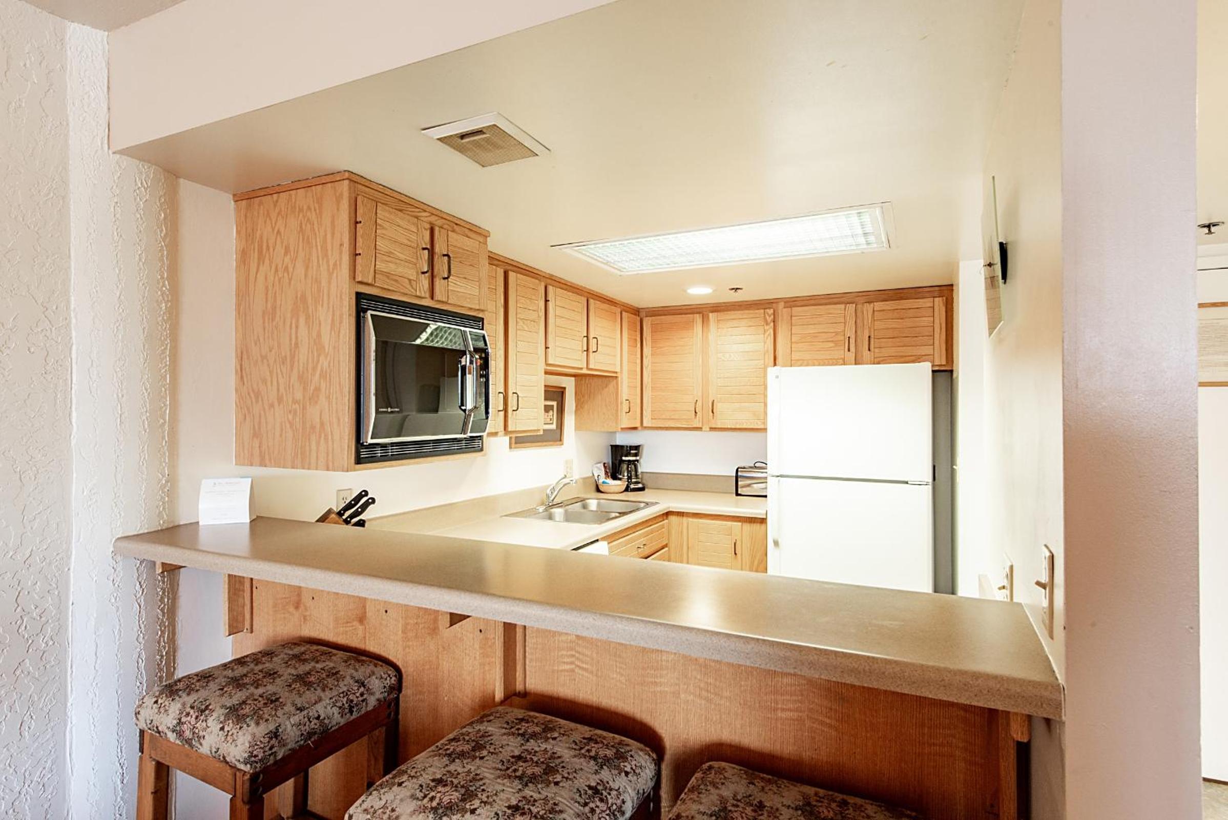 1 Bedroom Condominium  - Photo 2