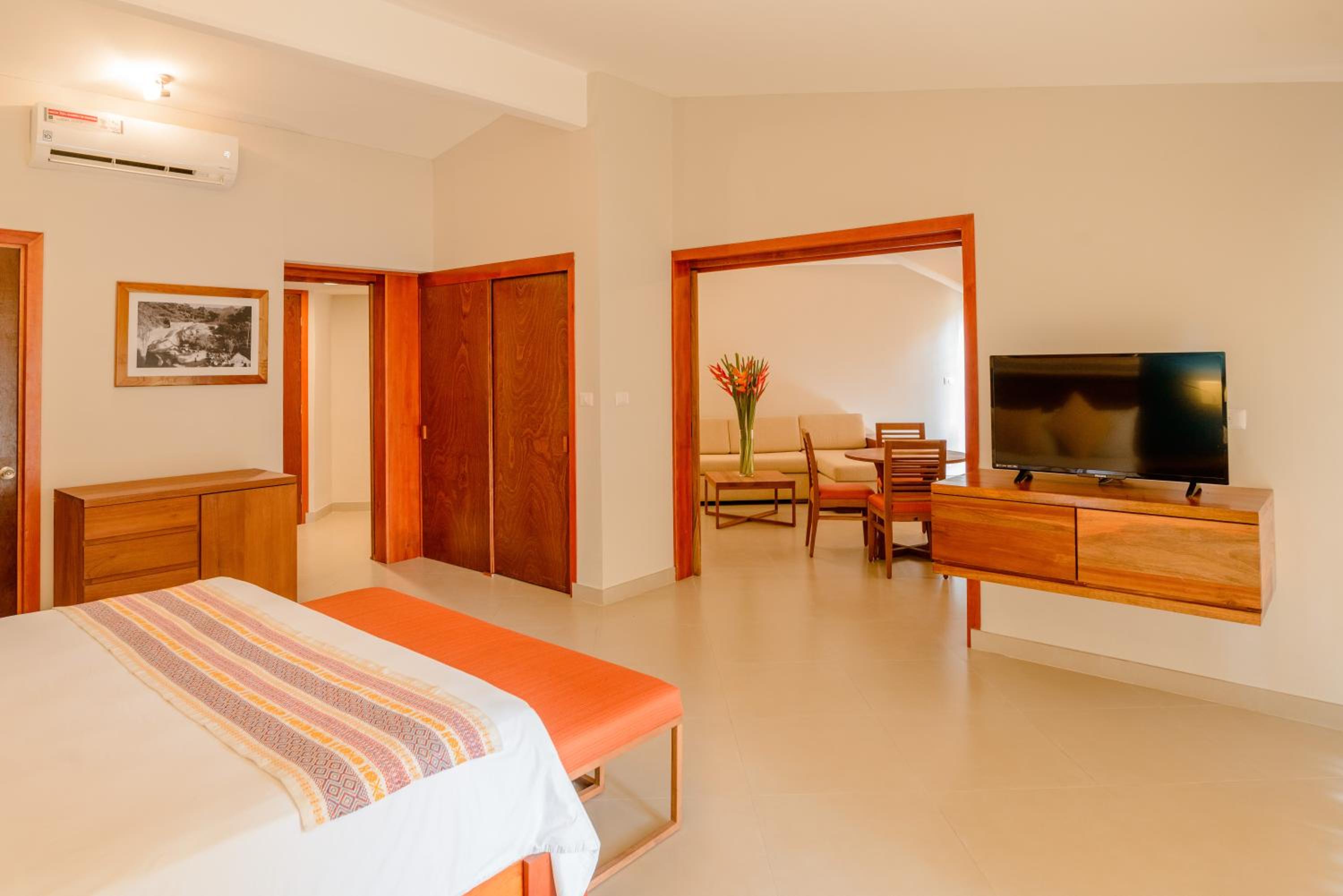 One-Bedroom Suite photo 3