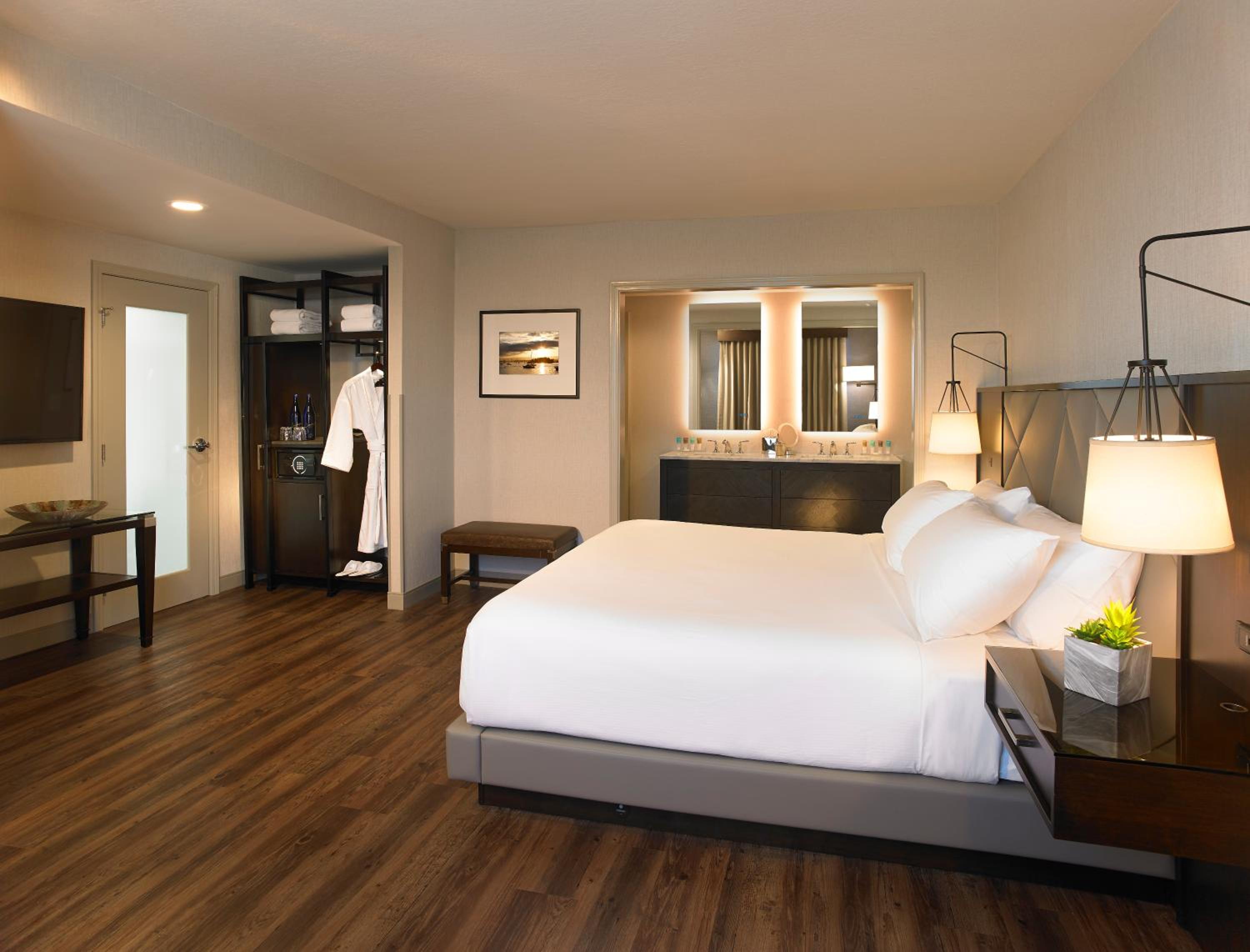 Skyline Suite - Photo 2