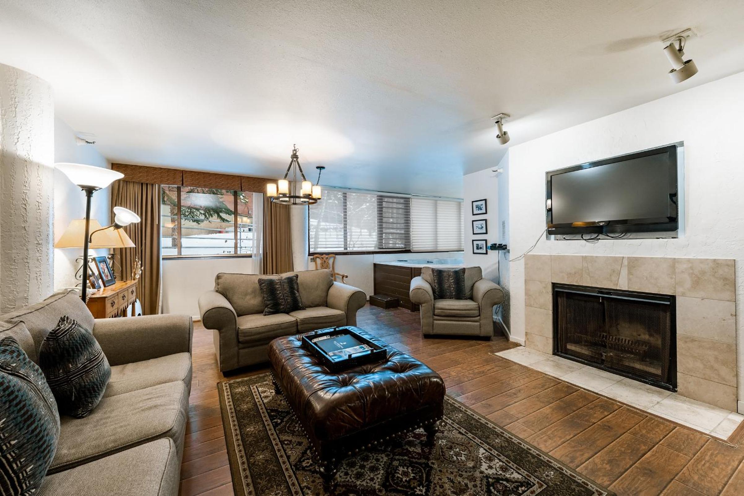 Two-Bedroom Deluxe Apartment - Photo 4