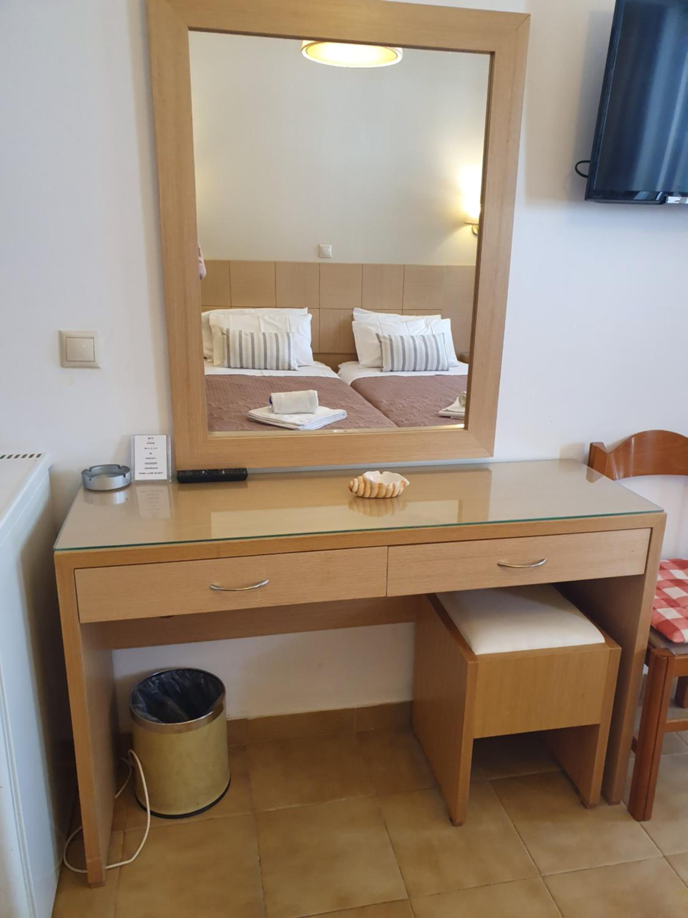 One-Bedroom Apartment - Photo 5
