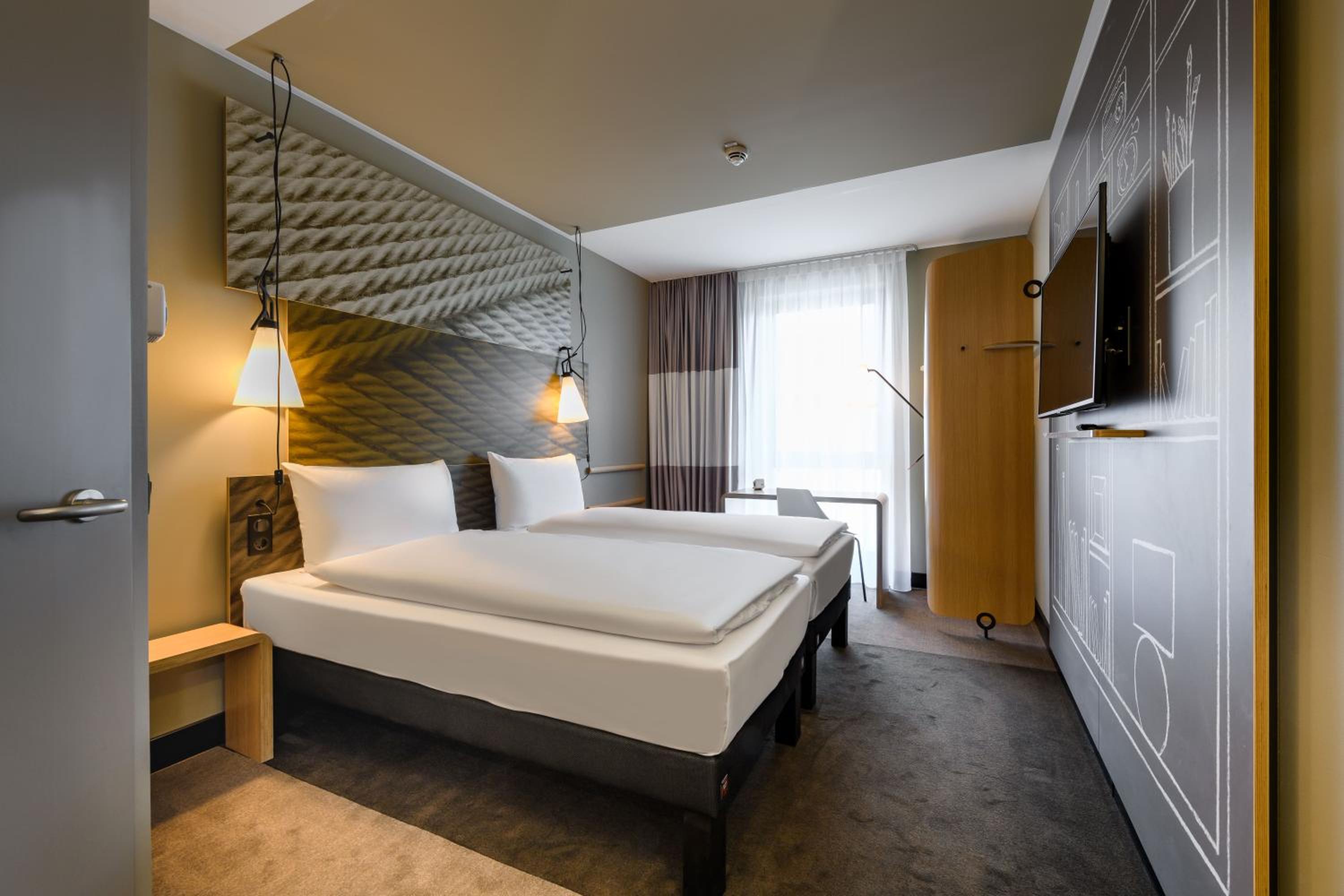 Standard Twin Room - Photo 4