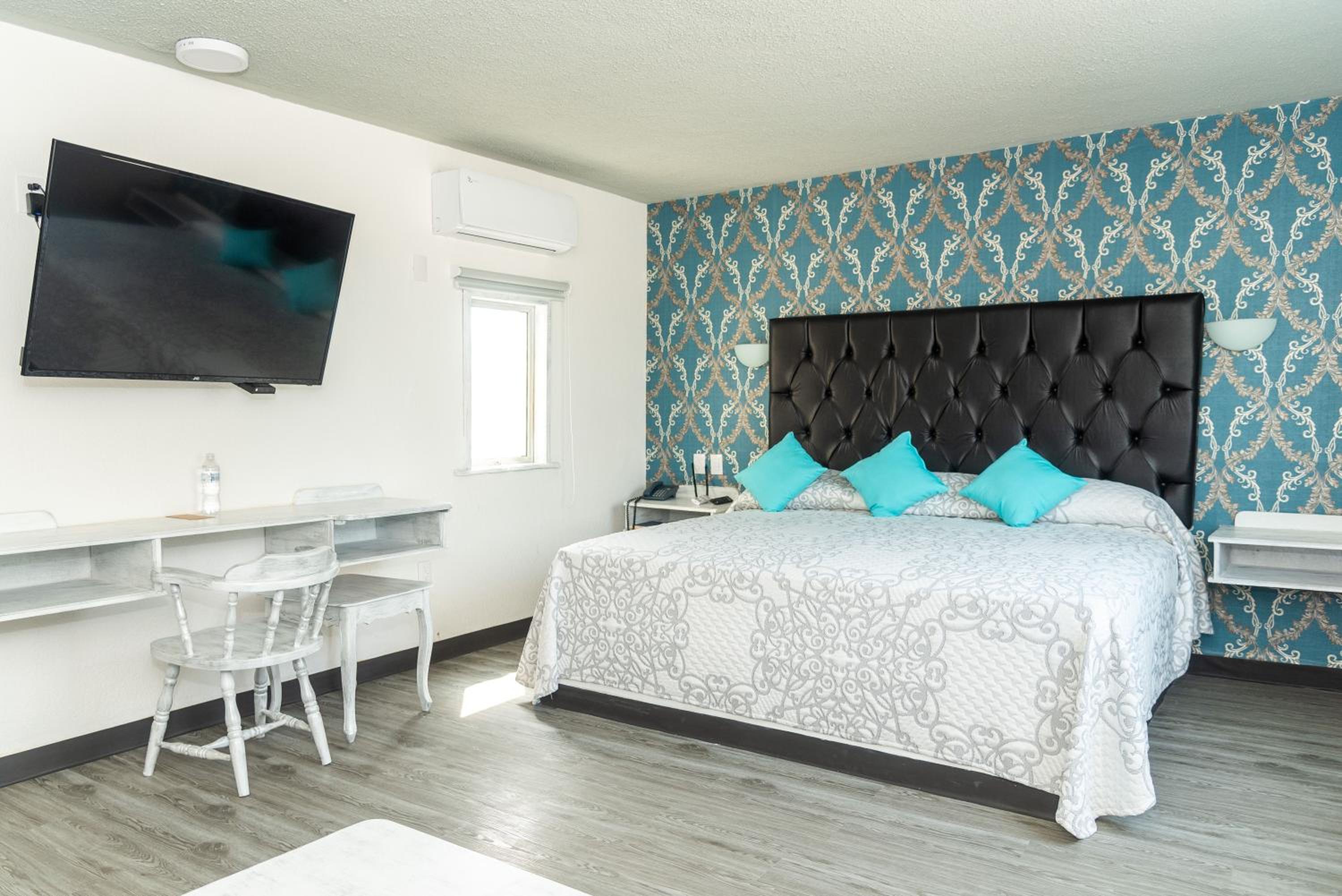 Deluxe King Room photo 2