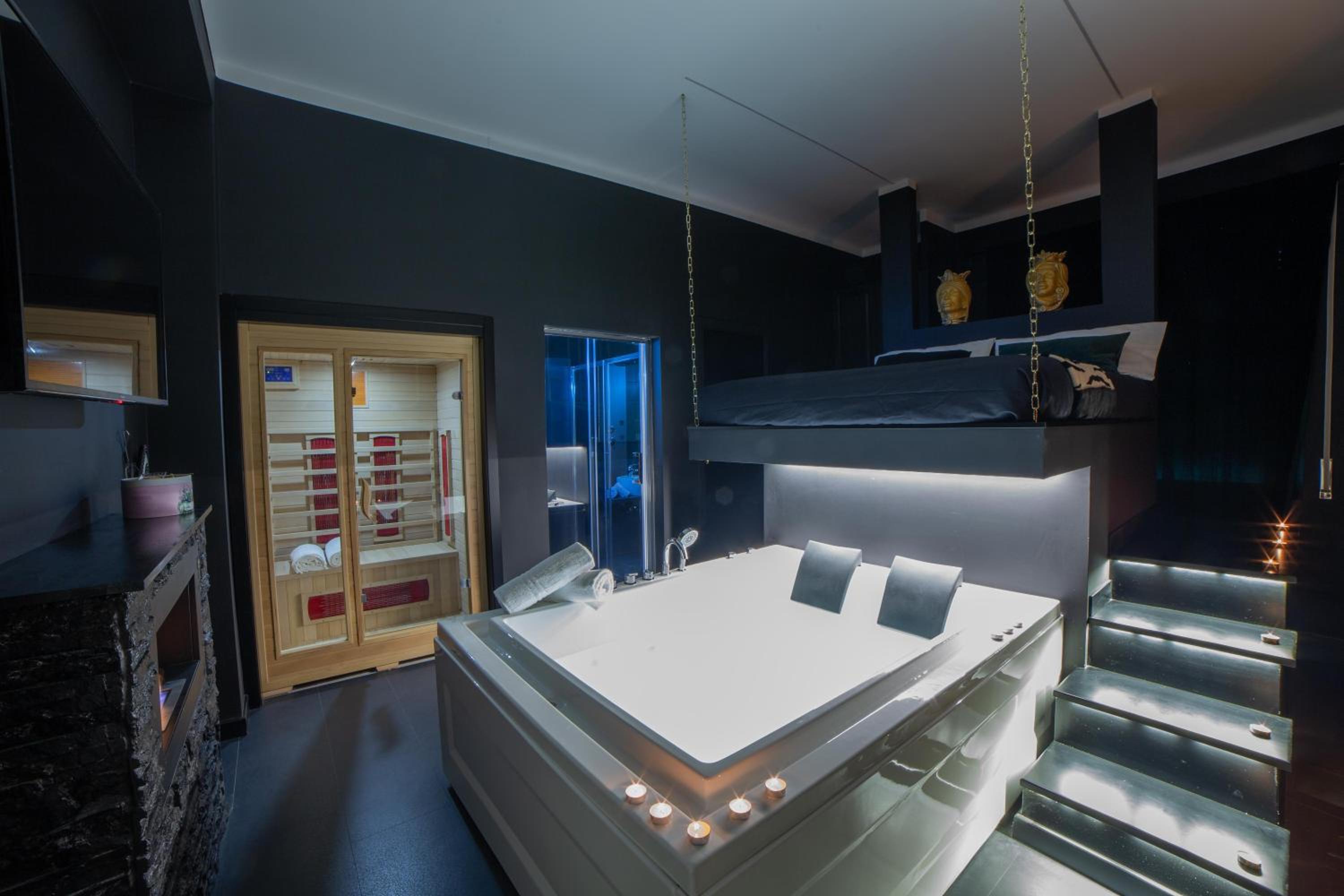 Double Room with Hot Tub