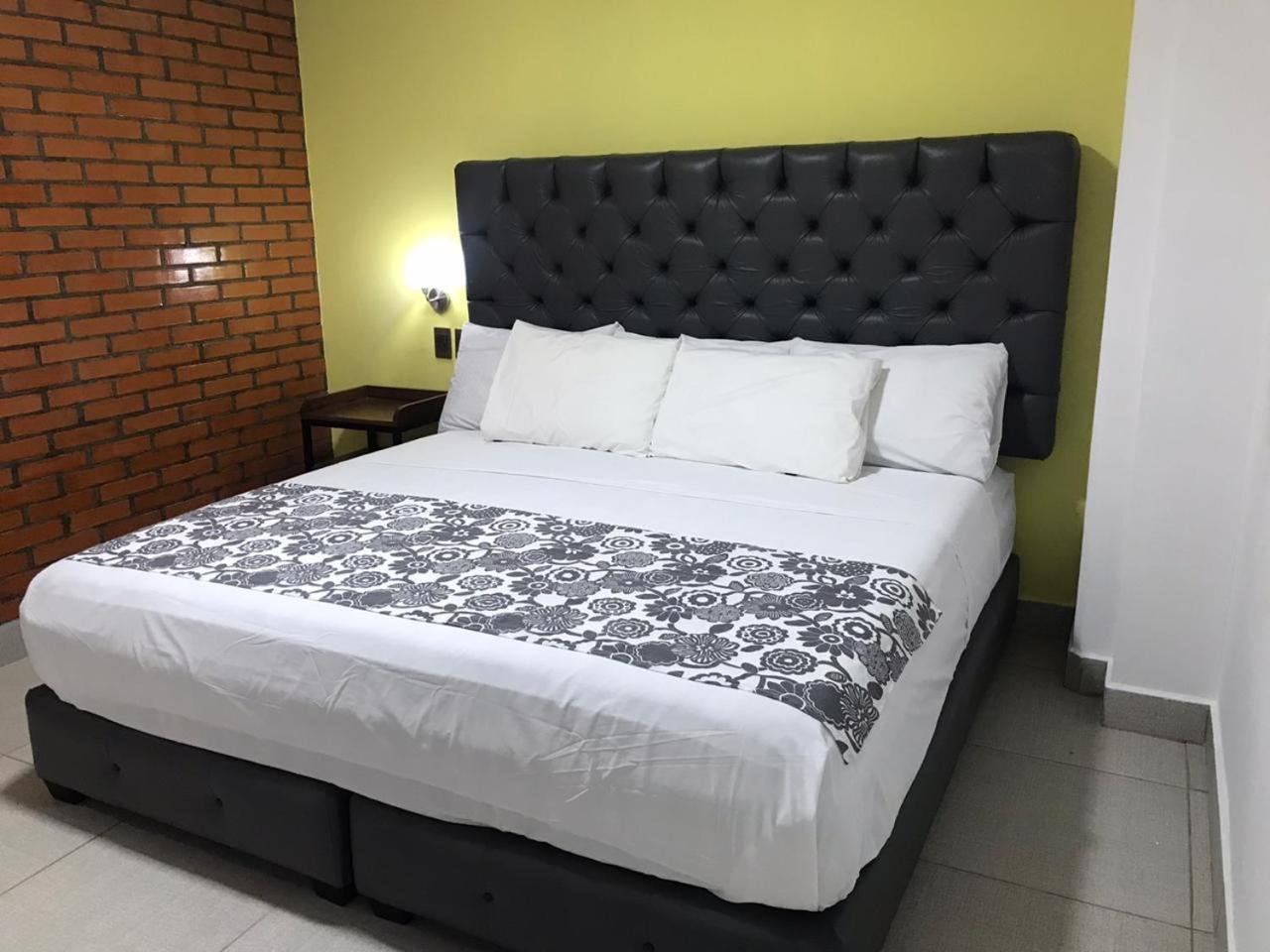 Deluxe King Room - Photo 25