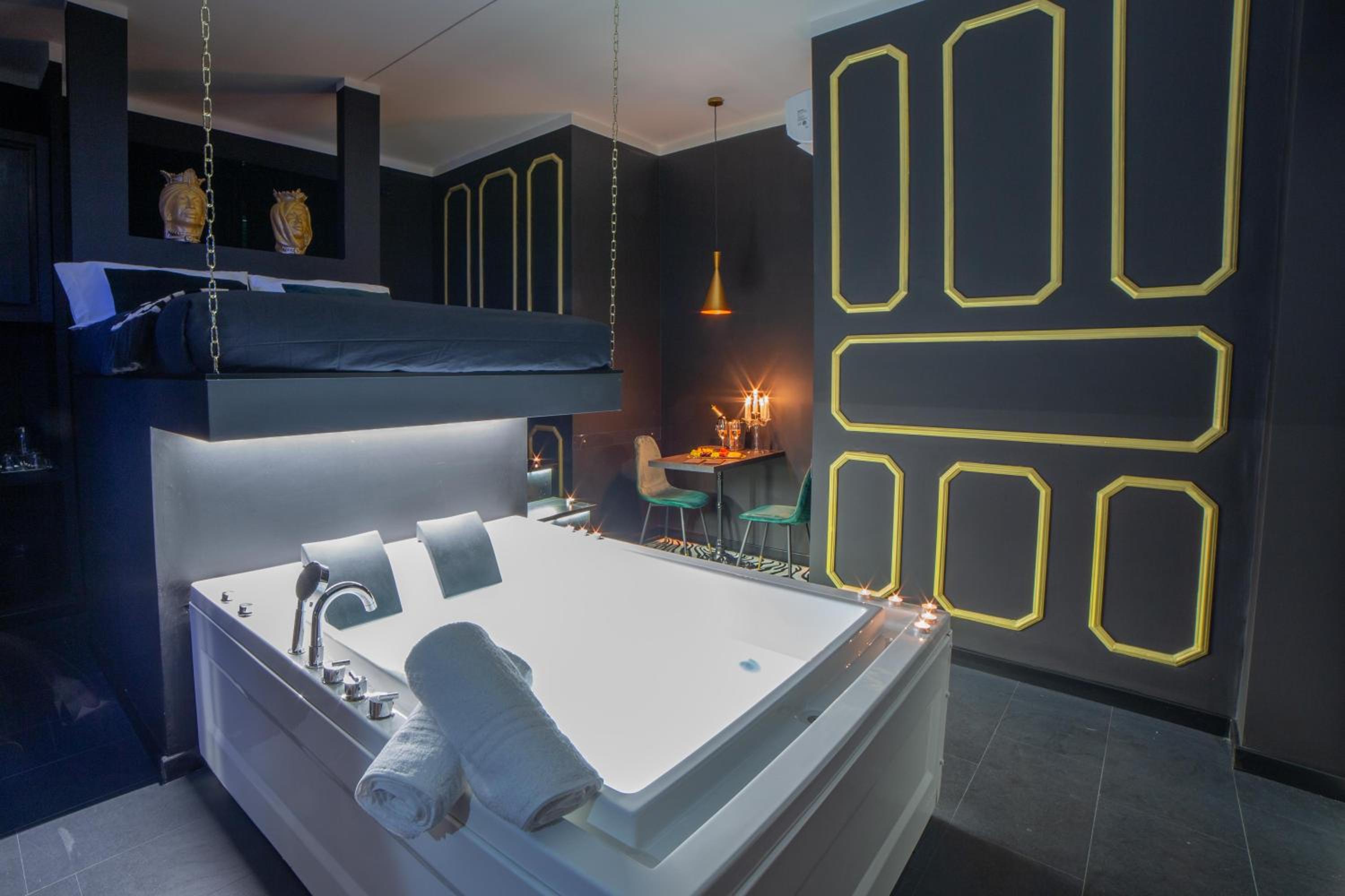 Double Room with Hot Tub photo 2