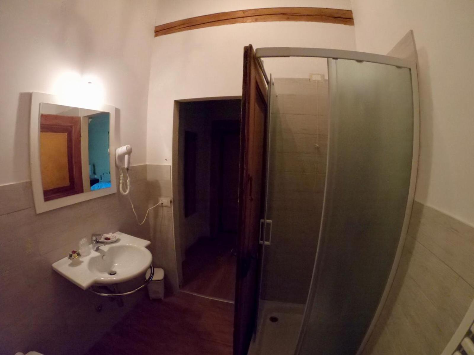 Double Room - Photo 9