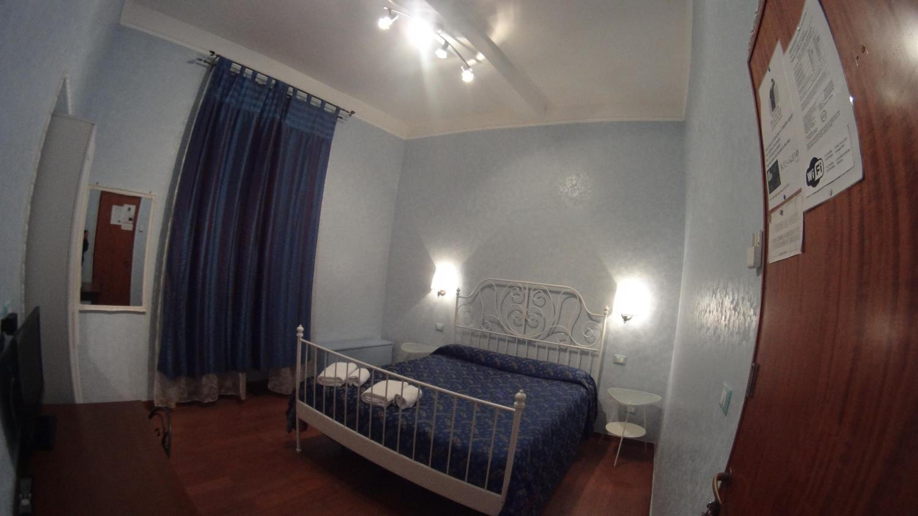 Double Room with Private External Bathroom photo 1