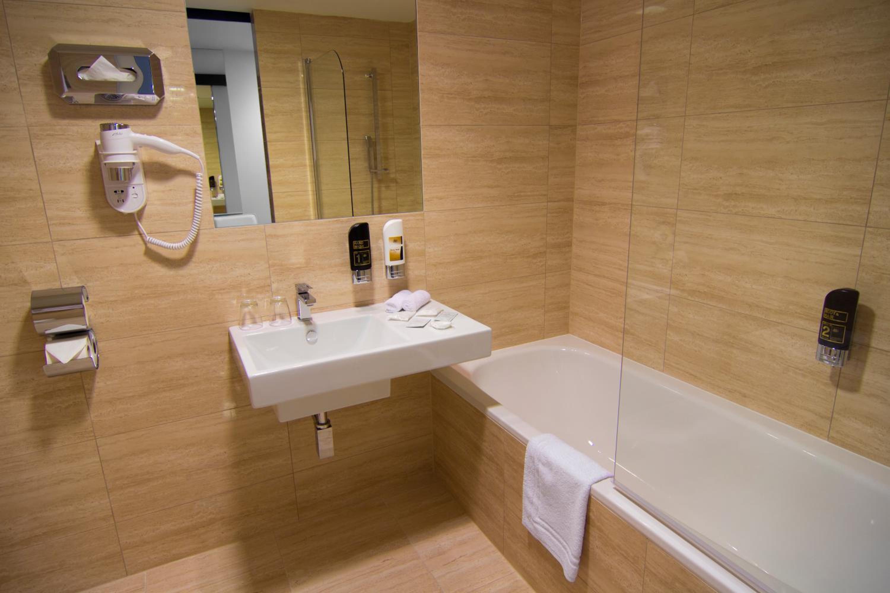 Double Room with Extra Bed - Photo 8