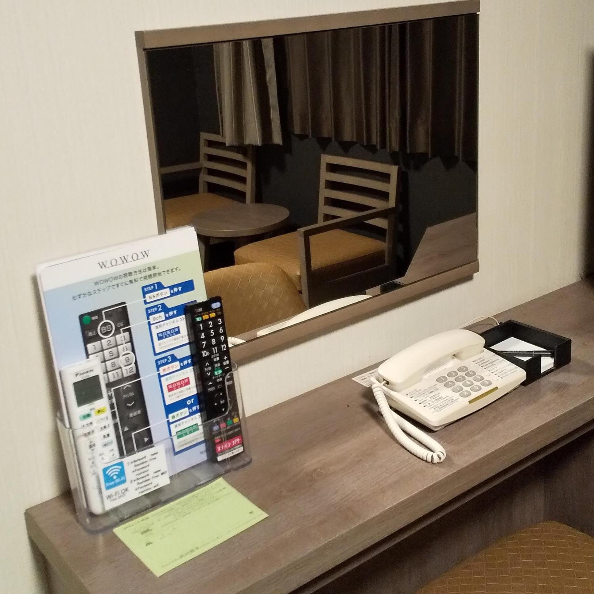 Twin Room with Lake View - Non-Smoking