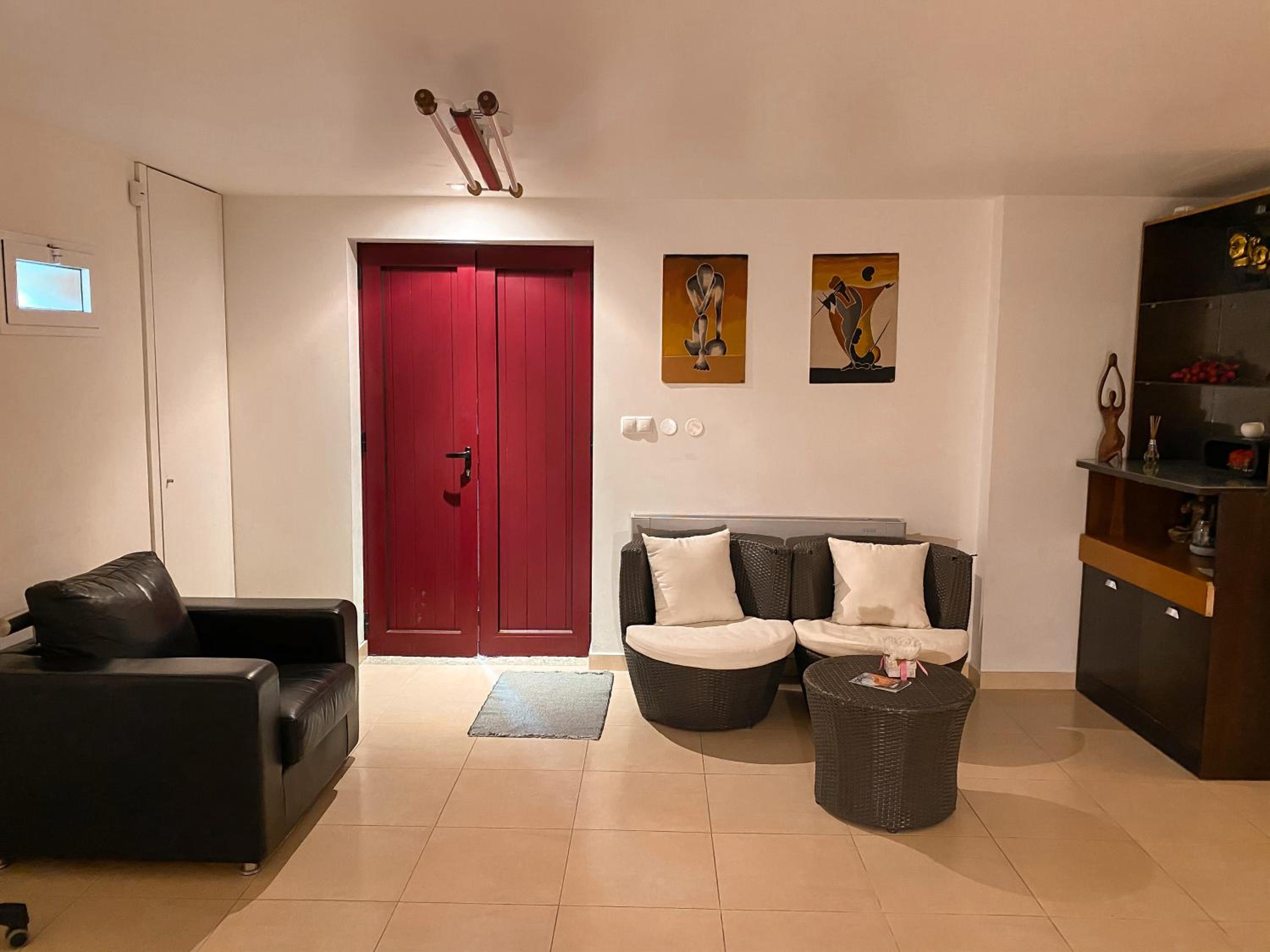 Family Room With Private Bathroom photo 2