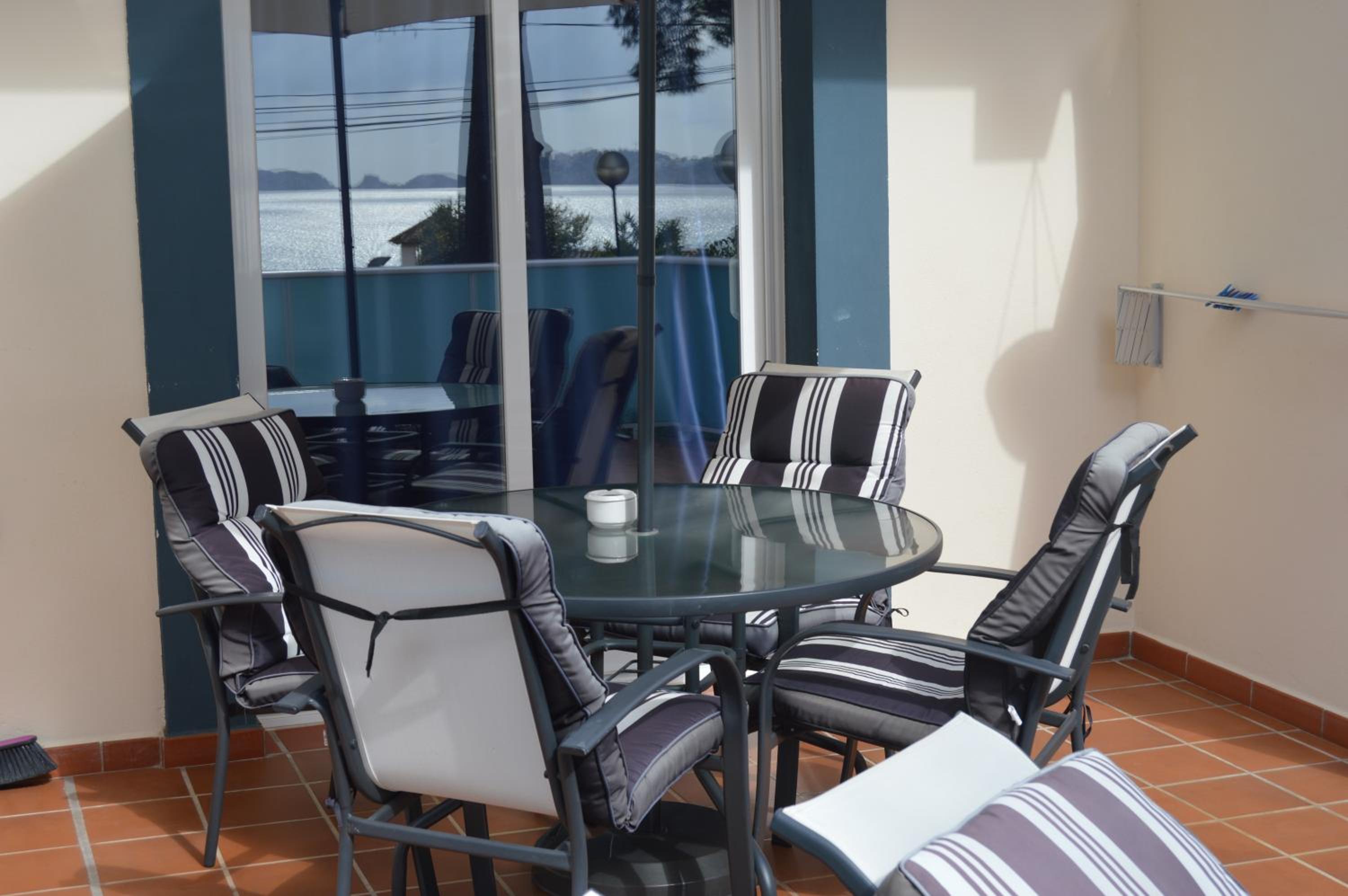 One-Bedroom Apartment with Sea View photo 2
