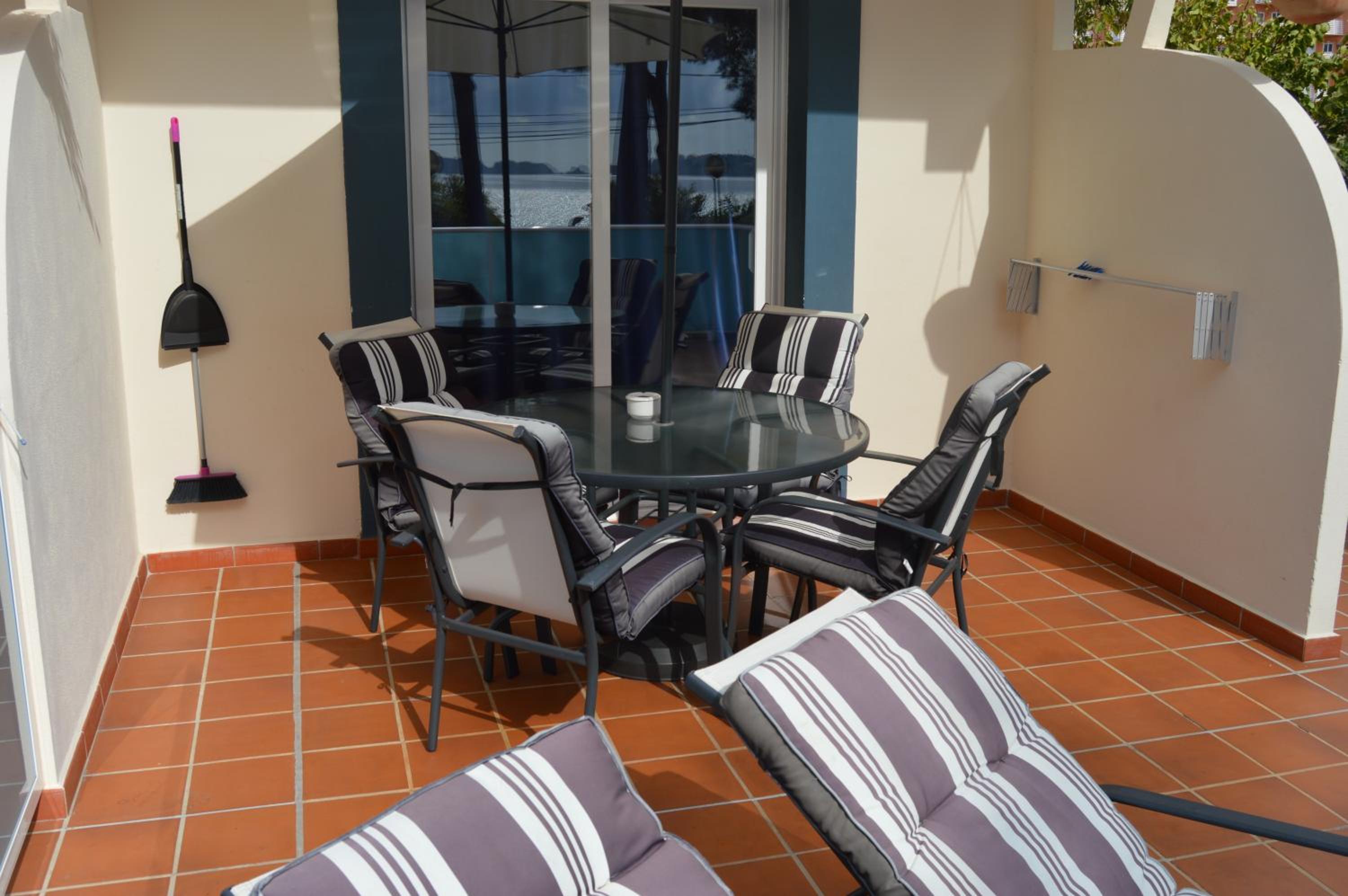 One-Bedroom Apartment with Sea View photo 3