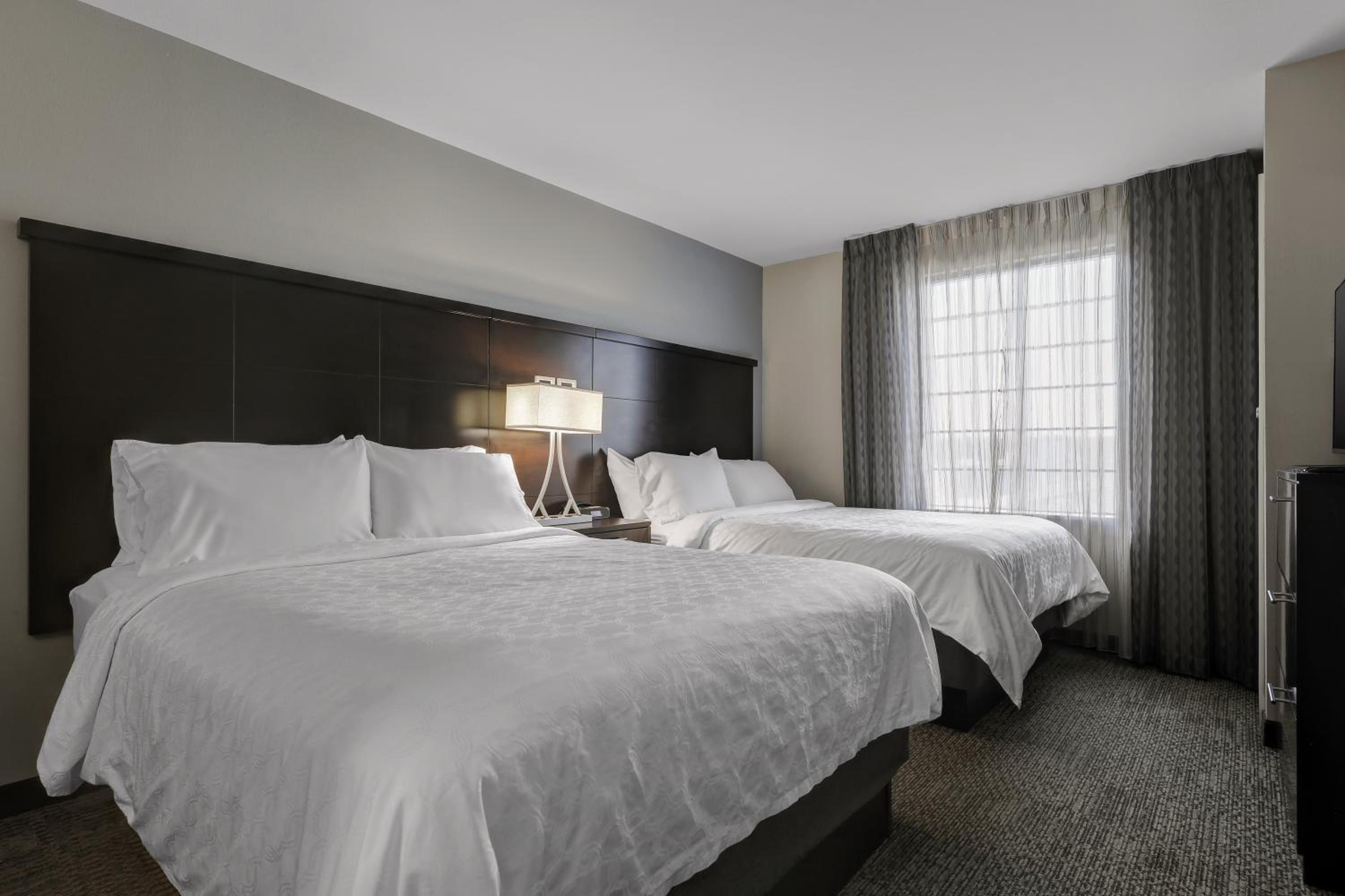 One-Bedroom Queen Suite