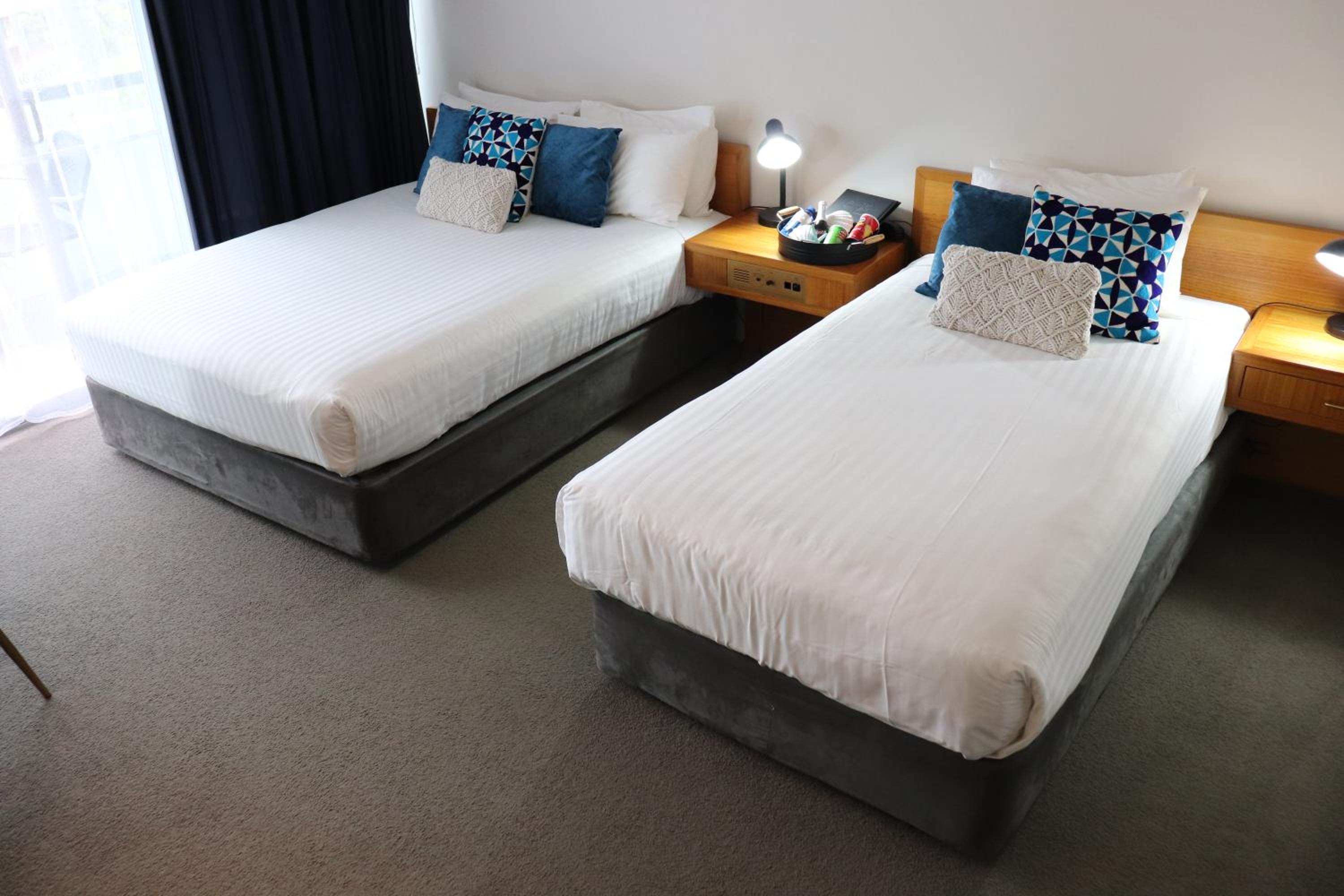 Hotel Queen Single Room