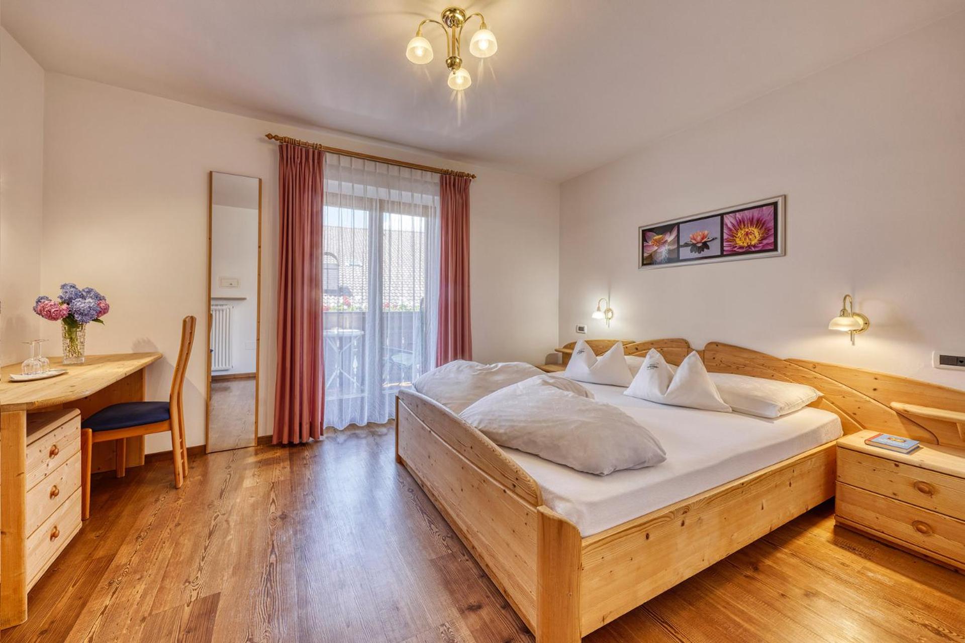Economy Double Room photo 3