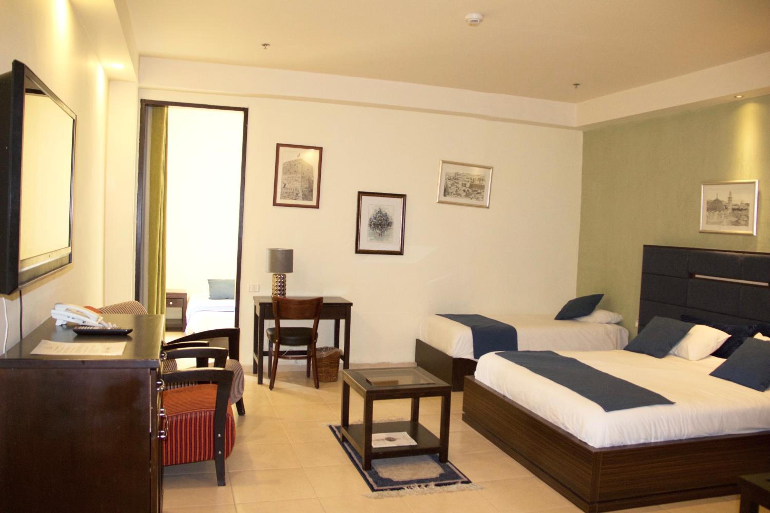 Standard Family Room (Double bed + Twin beds)