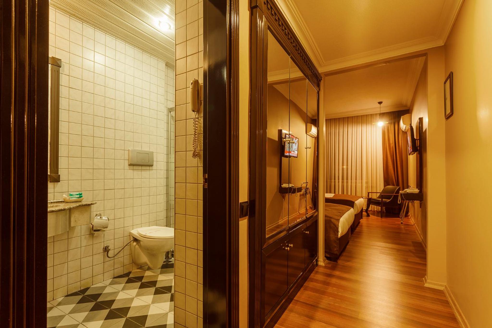 Standard Twin Room photo 3