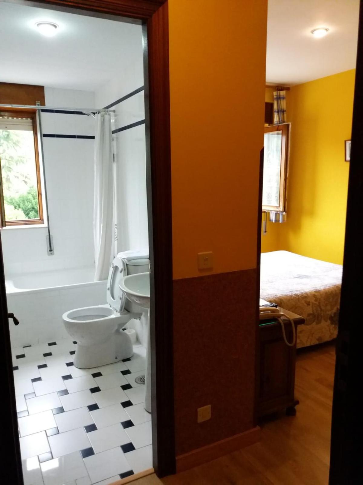 Double or Twin Room - Photo 6