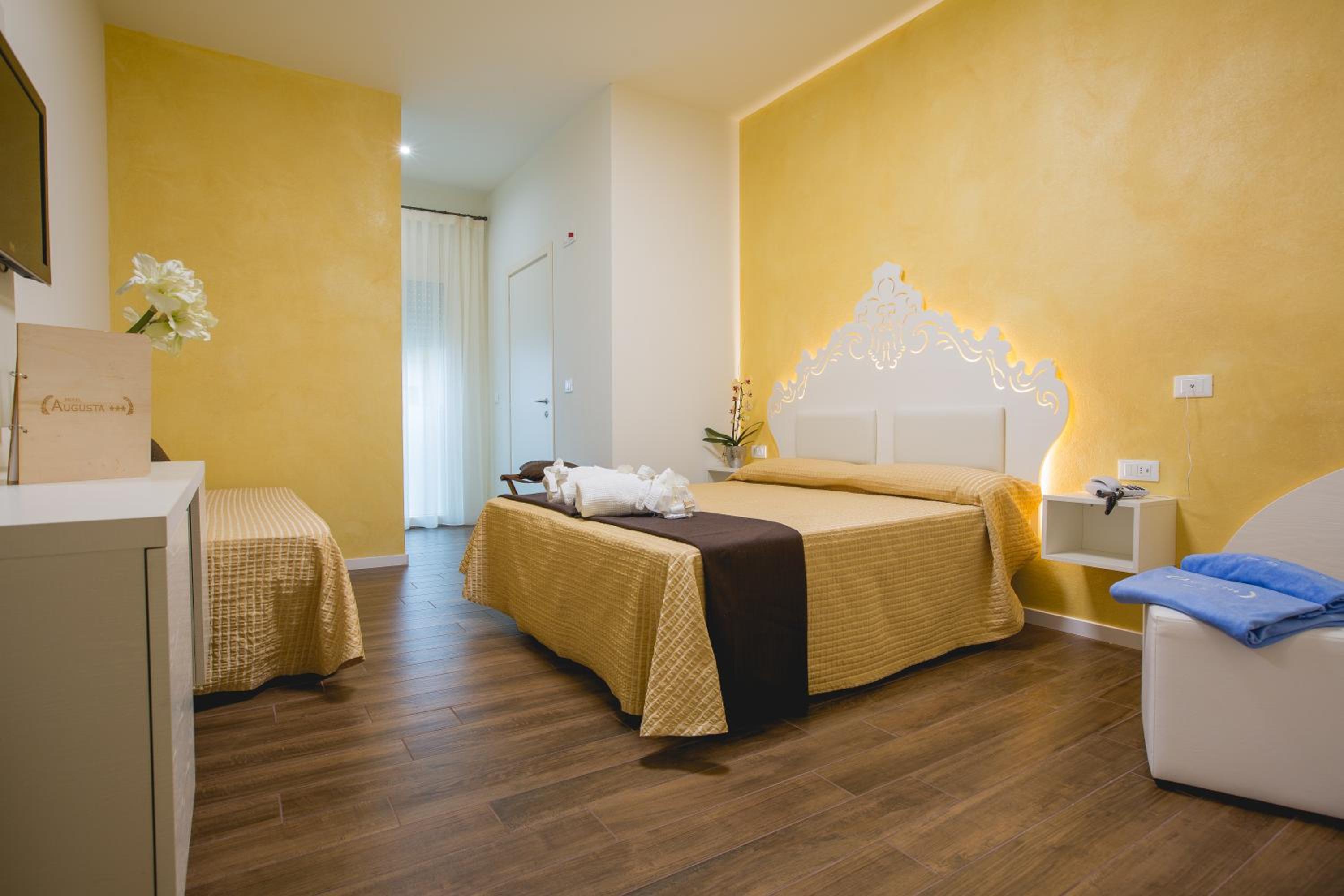 Junior Suite with Side Sea View photo 1