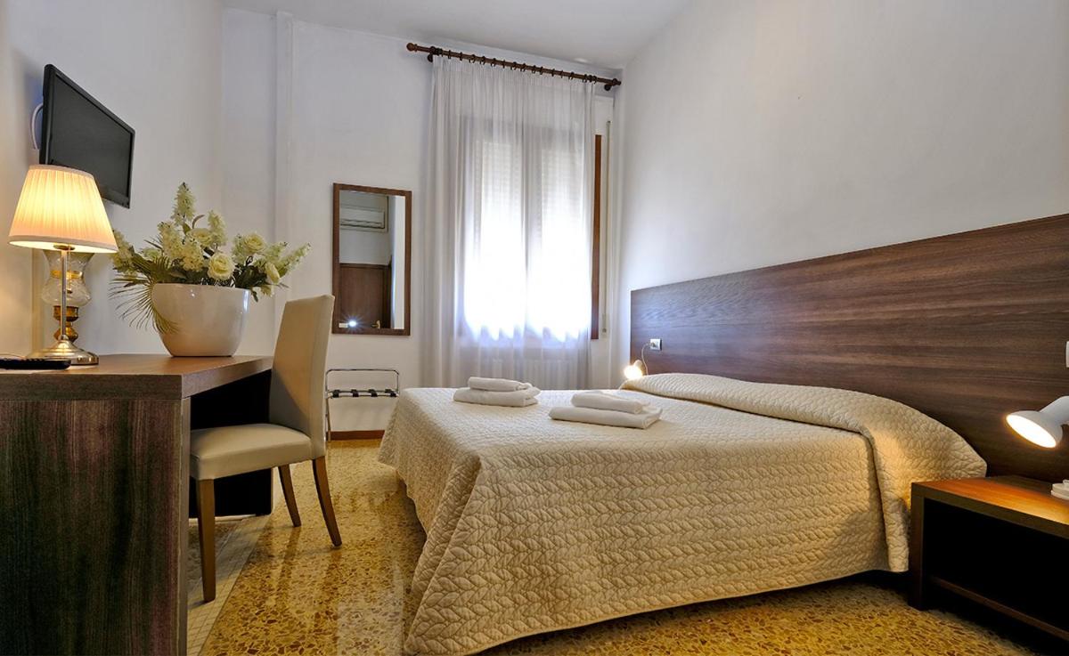 Double Room - Photo 3