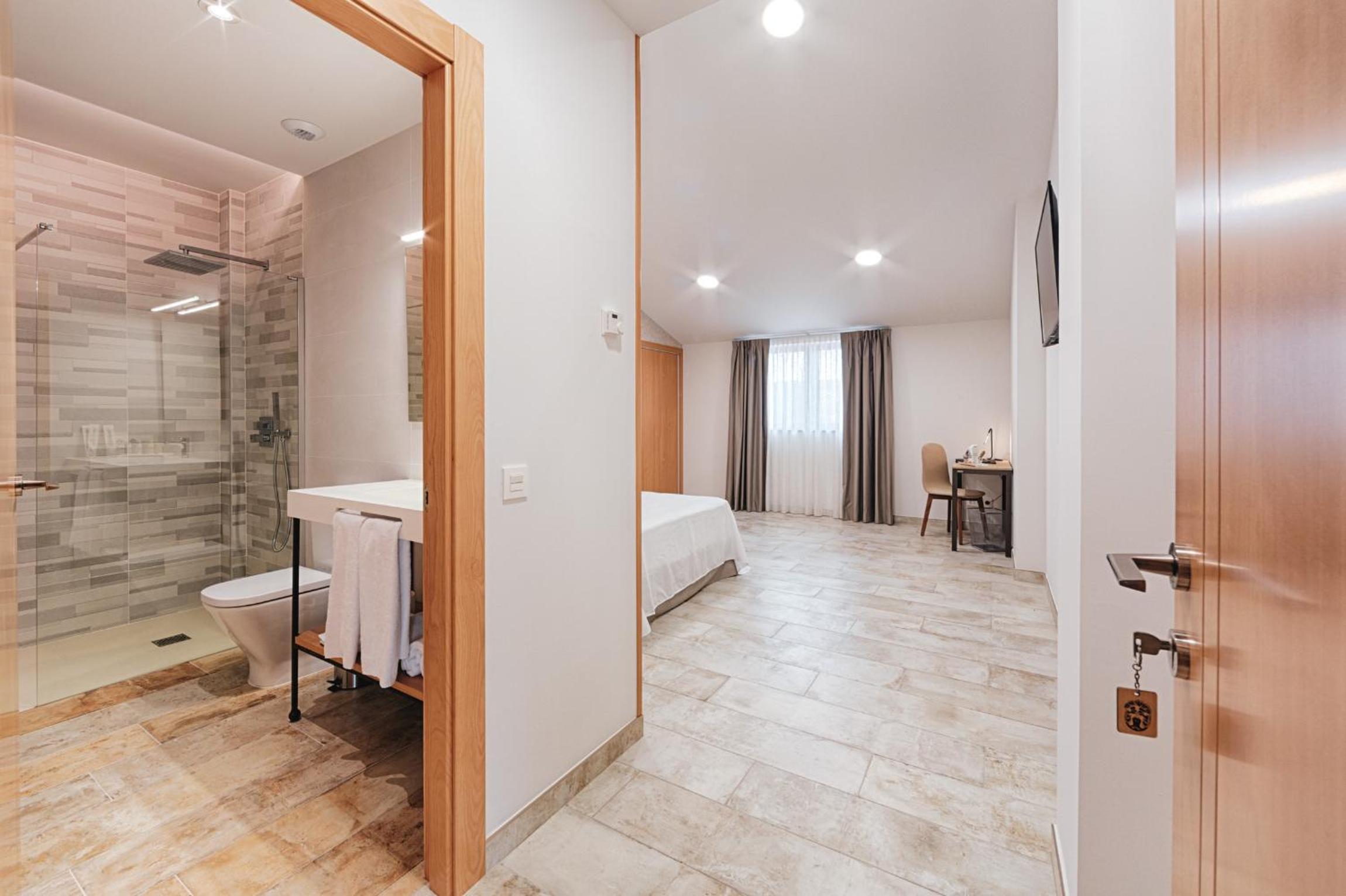 Family Room with Private Bathroom - Photo 3