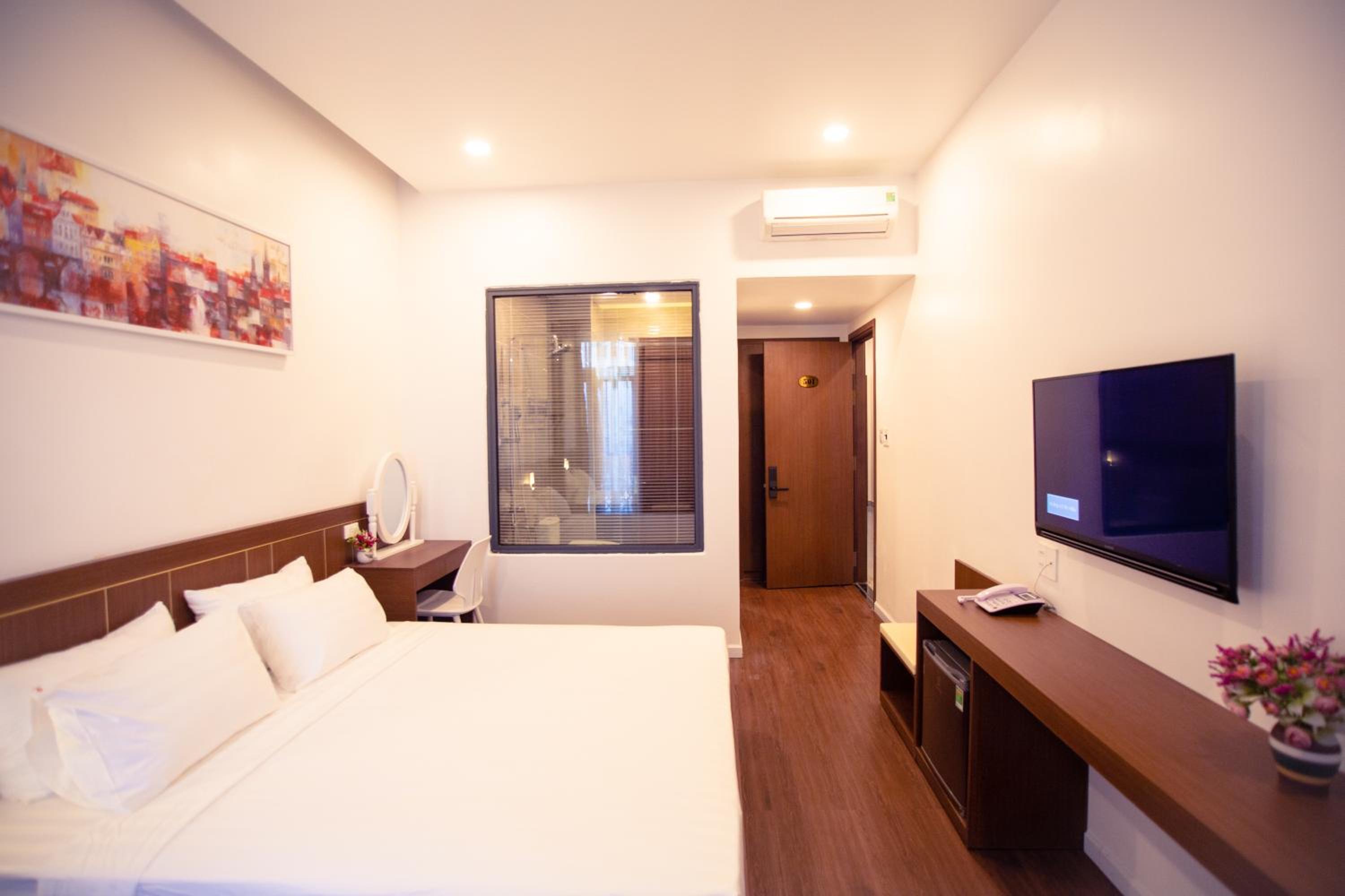 Deluxe King Room photo 1