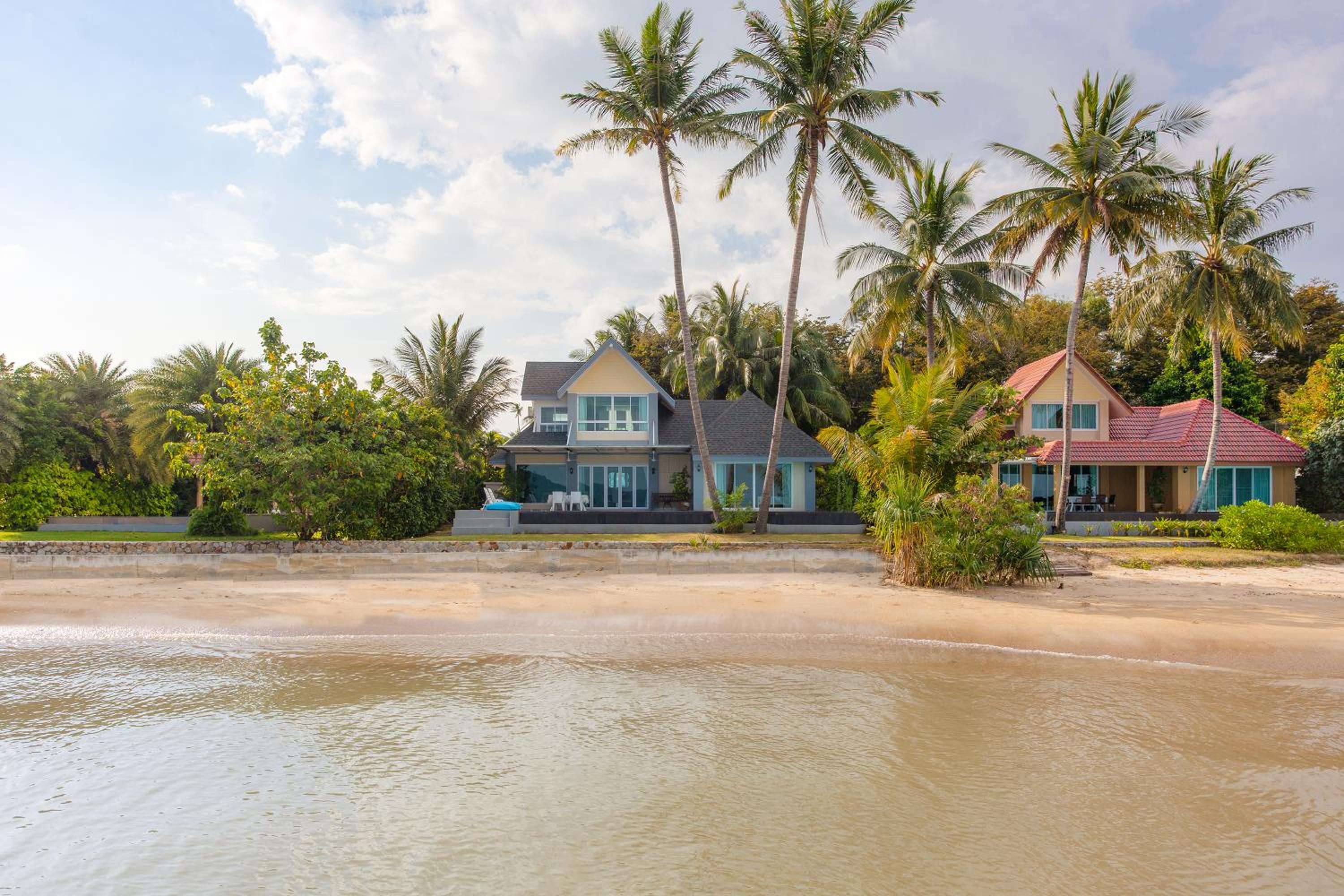 2-Bedroom Beachfront Pool Villa photo 3