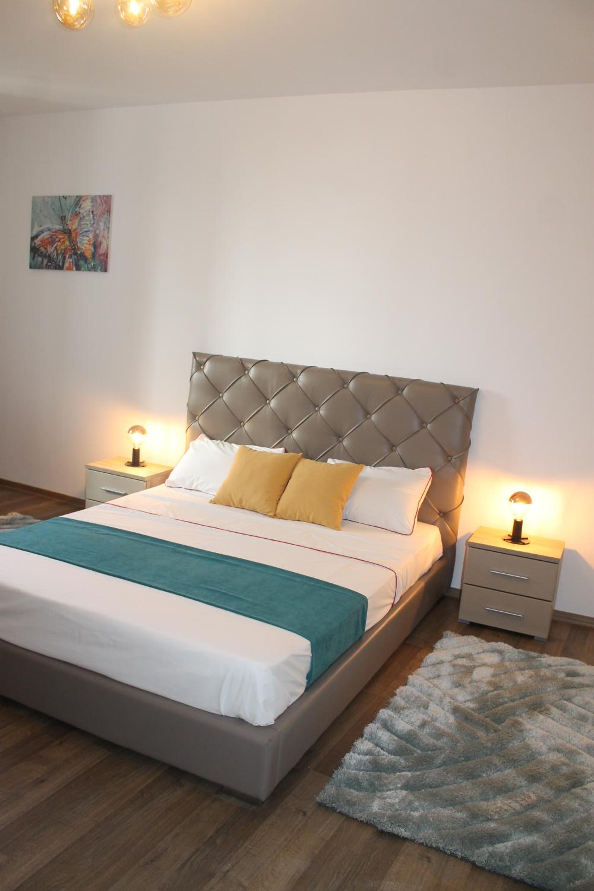 One-Bedroom Apartment - Photo 3