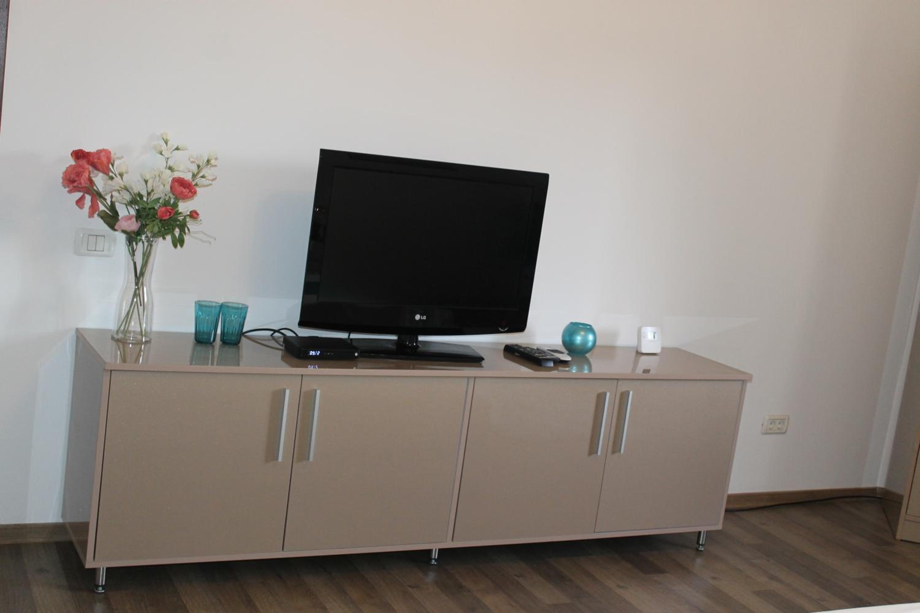 One-Bedroom Apartment - Photo 11