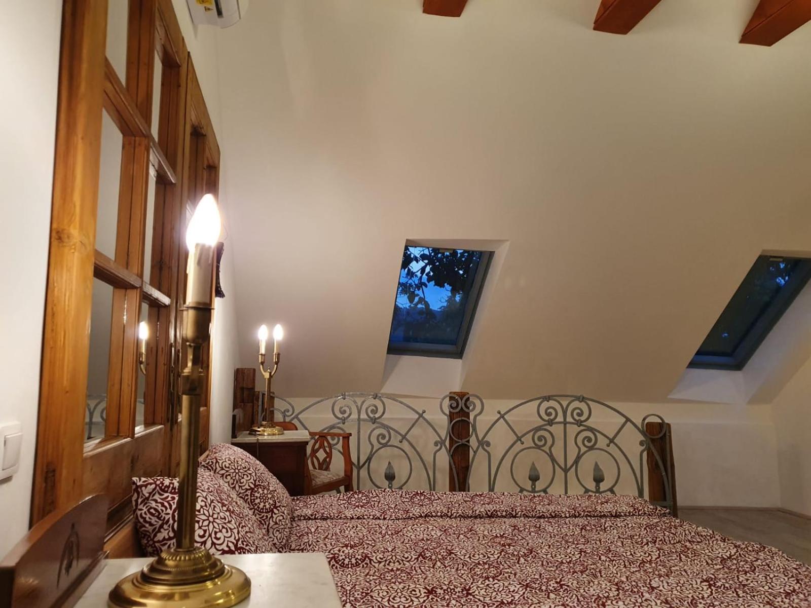 One-Bedroom Apartment - Photo 11