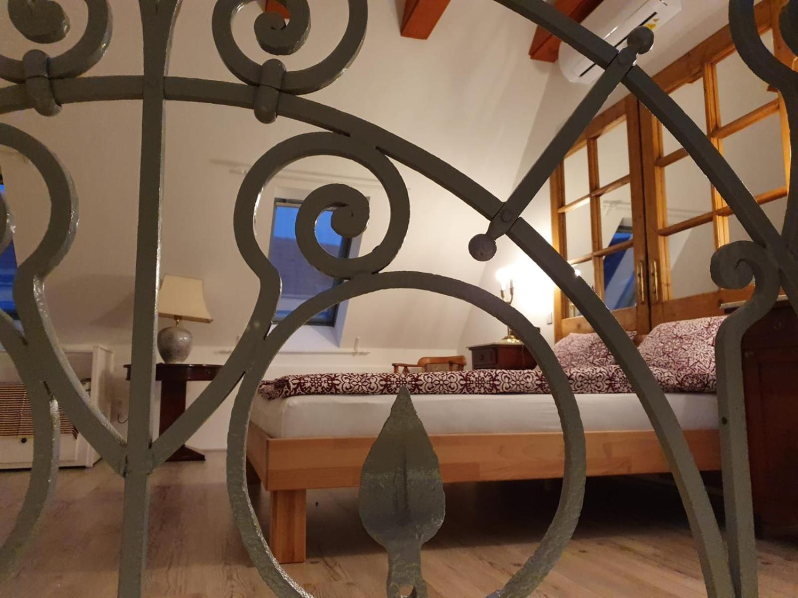 One-Bedroom Apartment - Photo 1