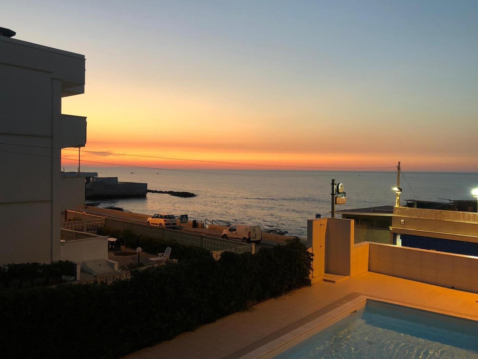Deluxe Double Room with Sea View - Photo 4
