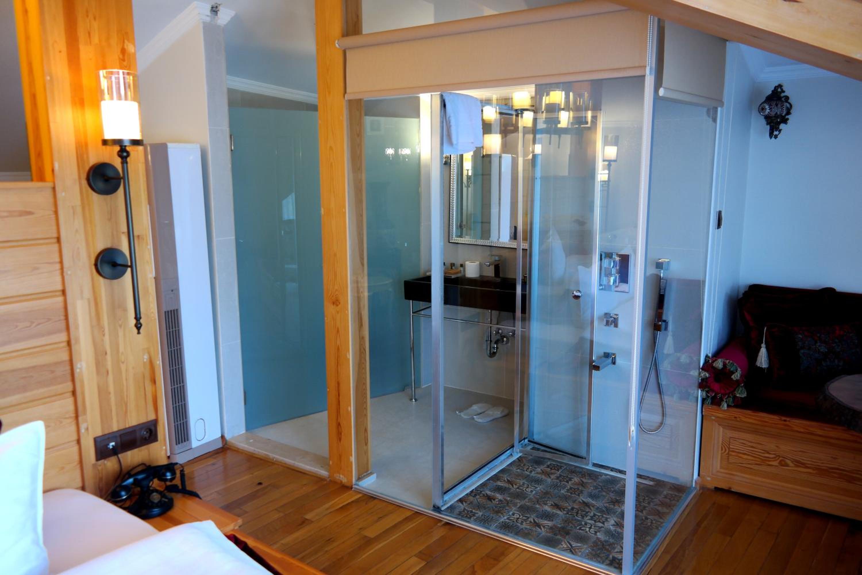 Suite with Spa Bath photo 1